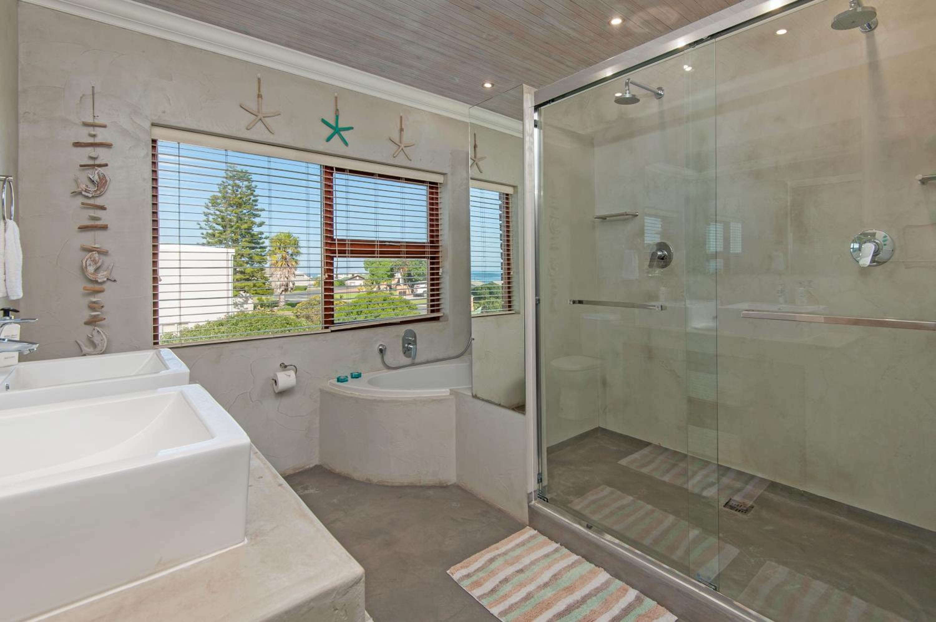 Luxury King Room with Sea View  photo 2