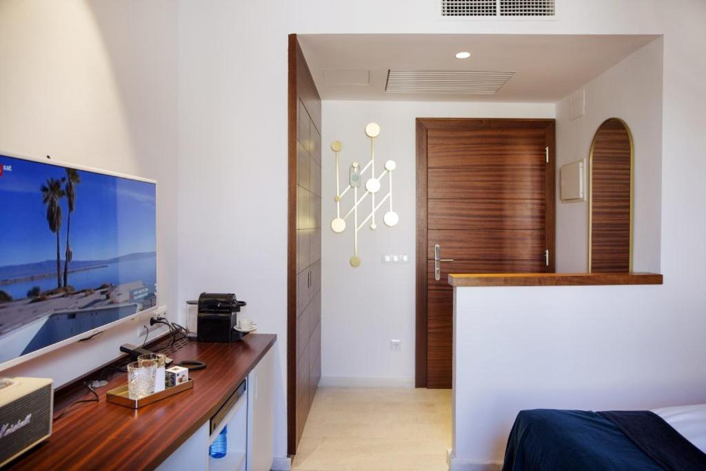 NO VIEW SINGLE ROOM