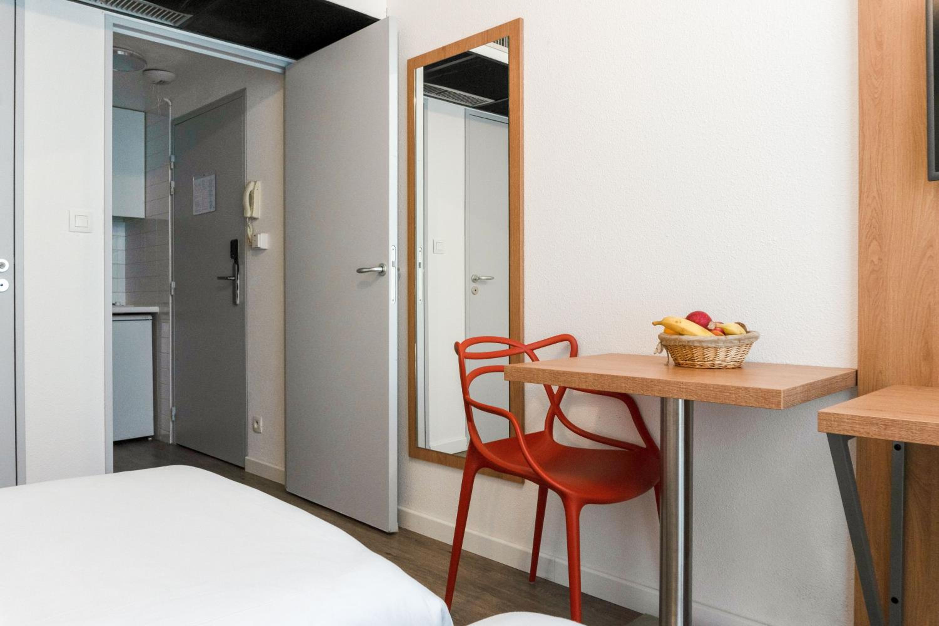 Studio (2 Adults) - Photo 12