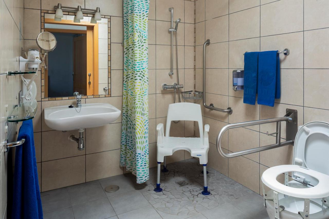 Superior Two-Bedroom Apartment - Disability Access - Photo 2