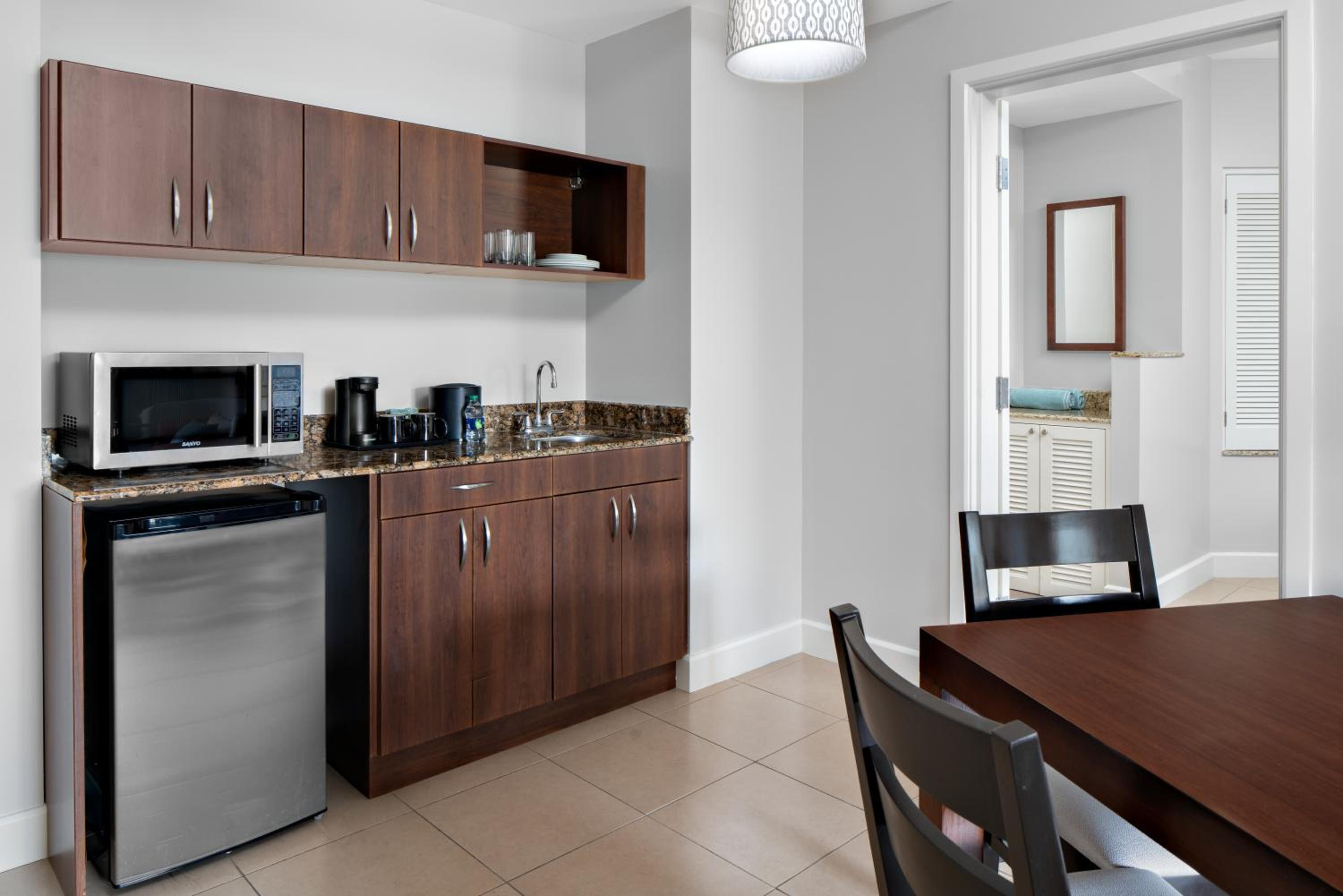 One-Bedroom Suite with Balcony - Photo 3