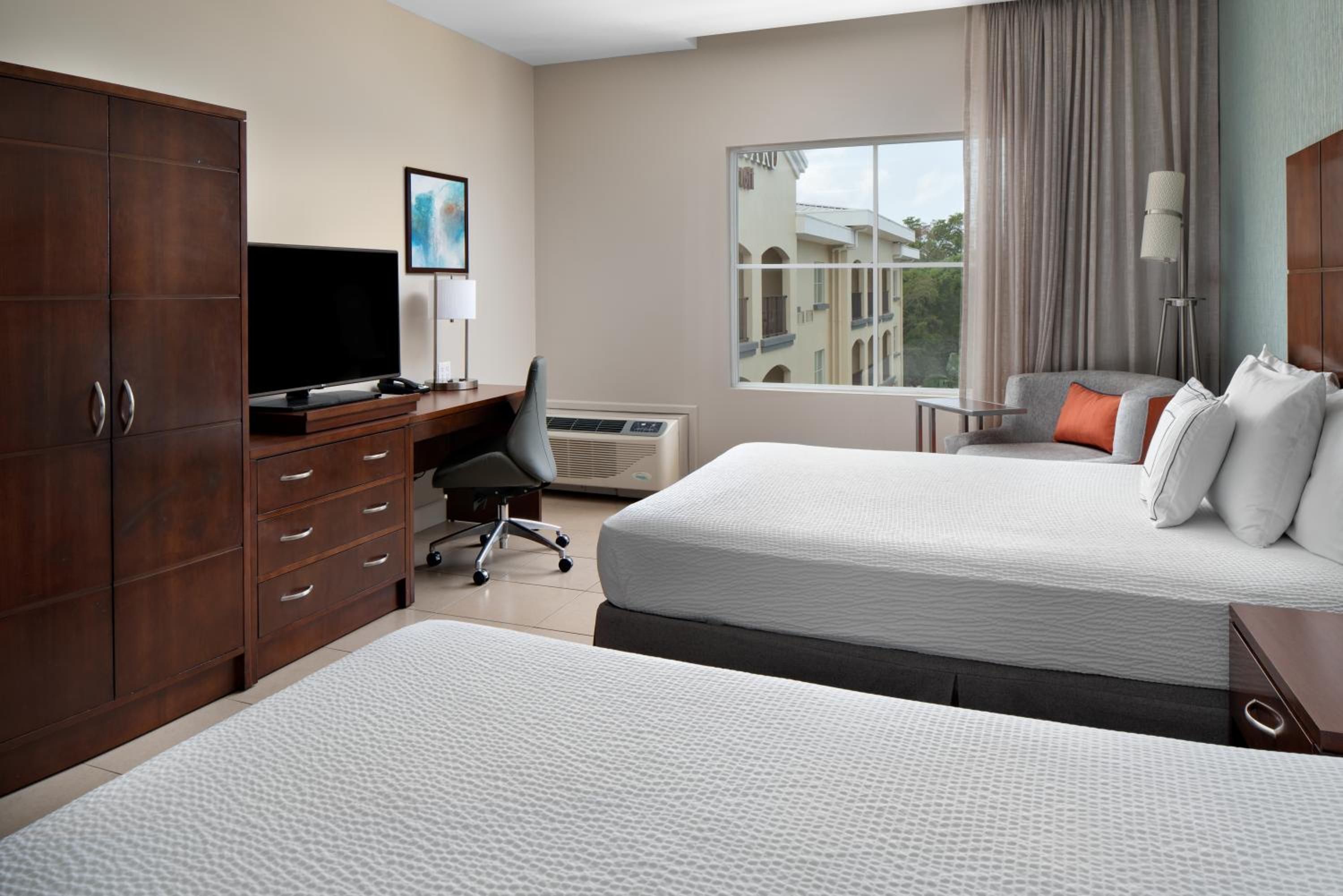 Queen Room with Two Queen Beds - Photo 2