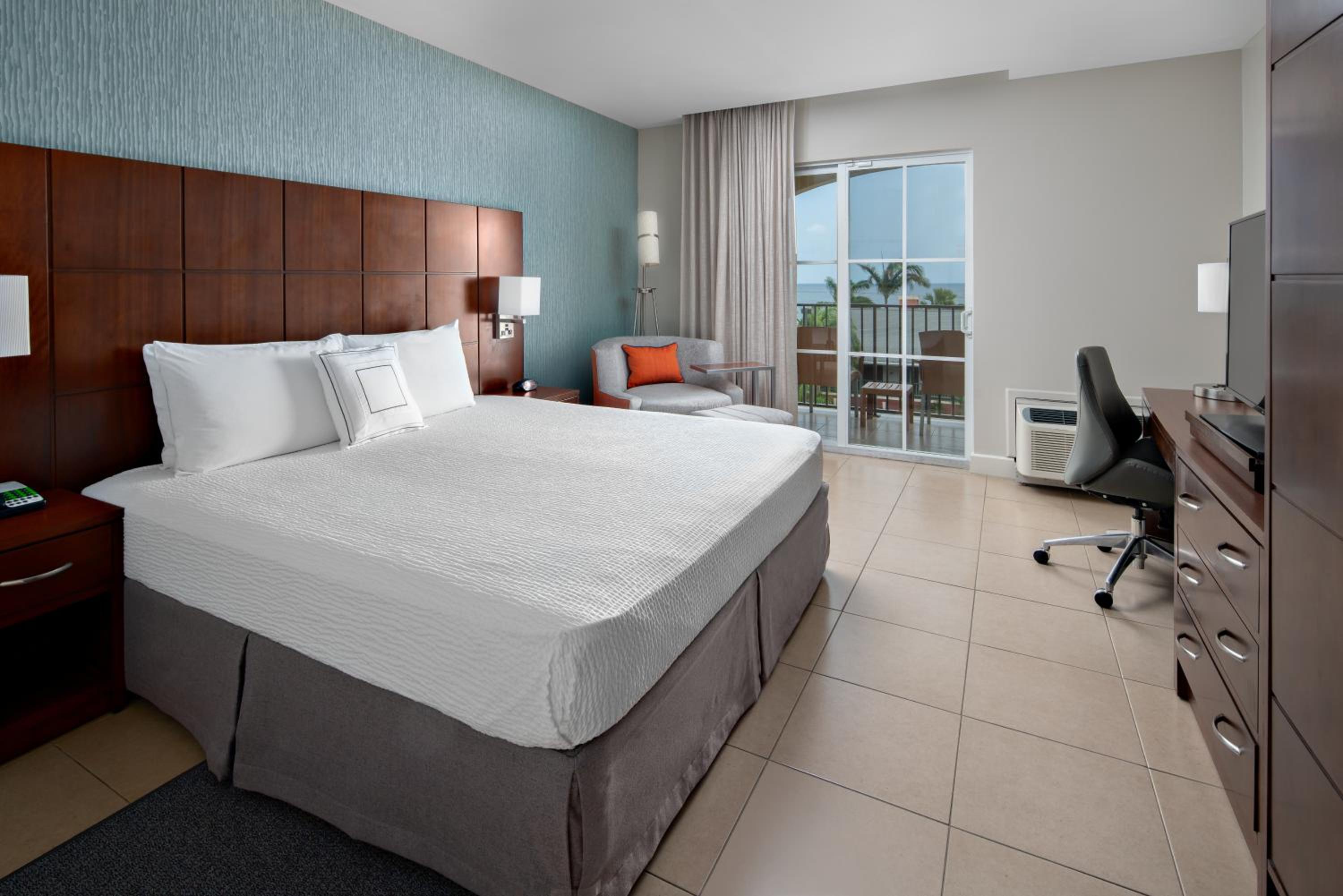 One-Bedroom Suite with Balcony - Photo 1