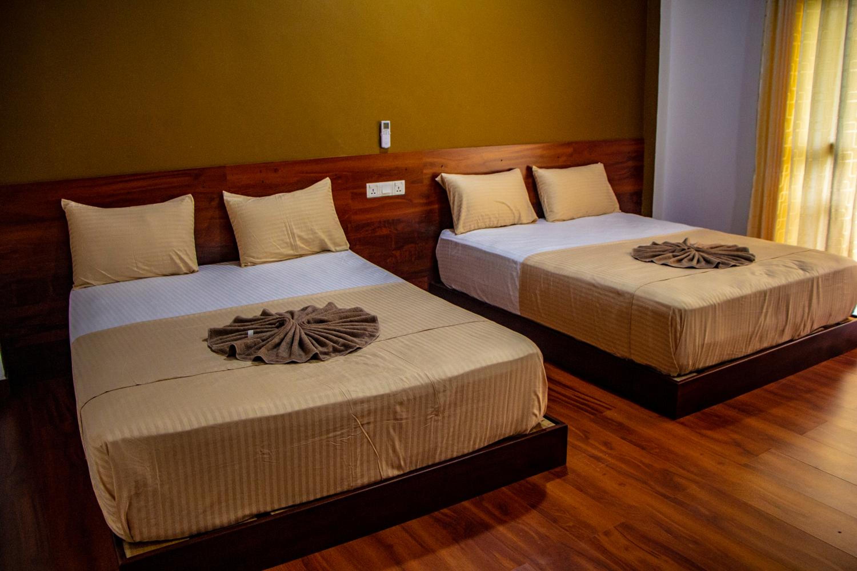 Quadruple Room with Lake View photo 1