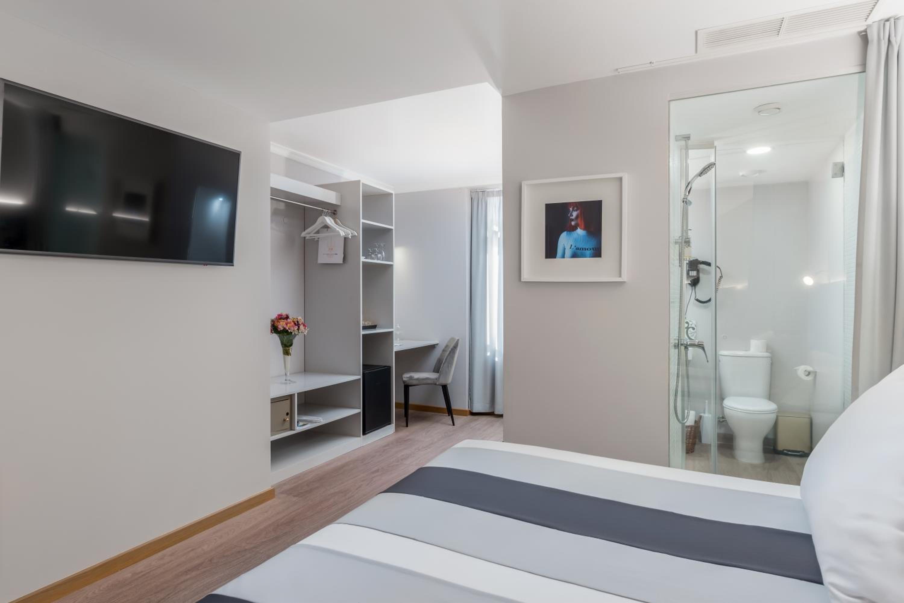 Deluxe Room - Photo 7