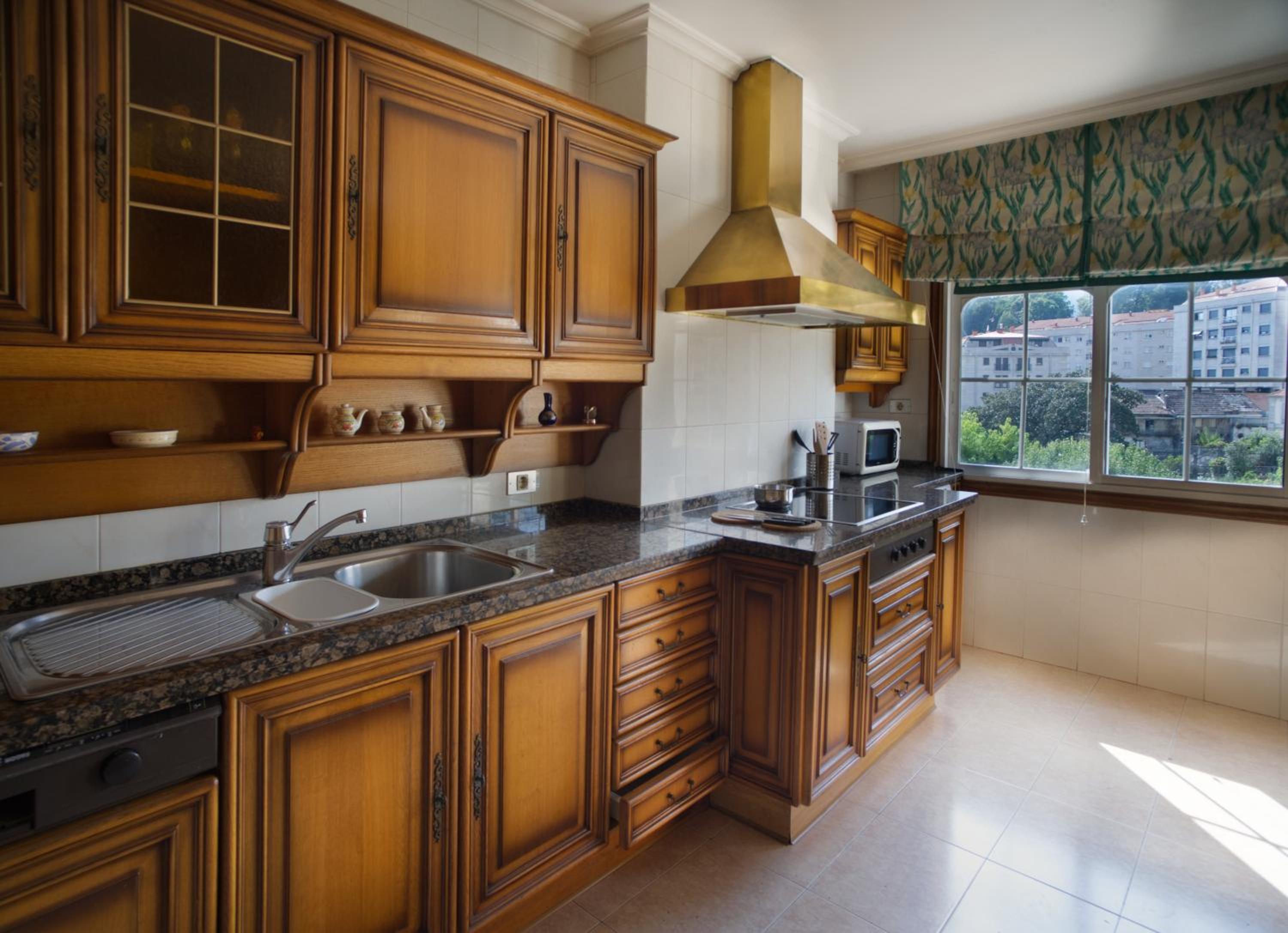 Three-Bedroom Apartment - Photo 4