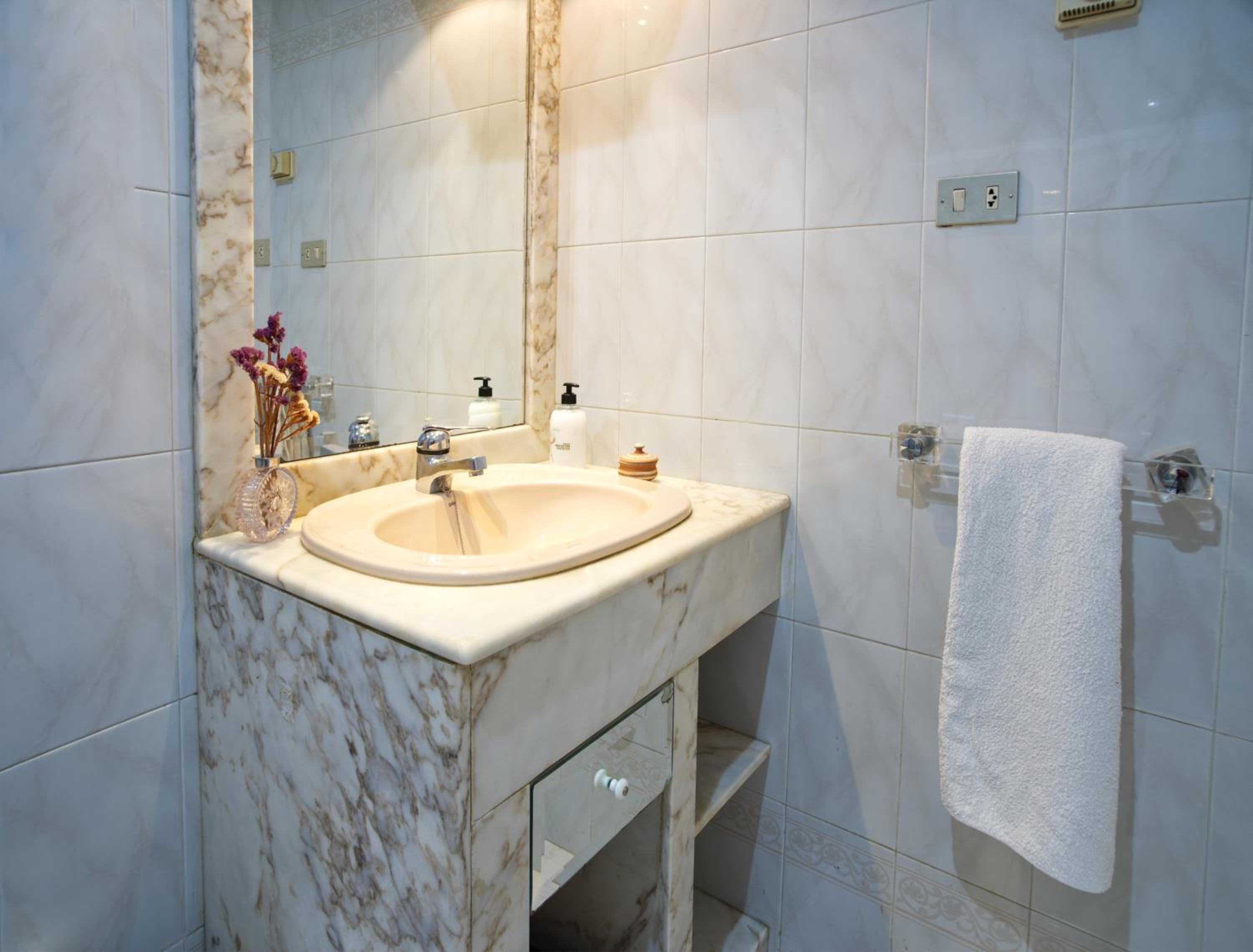 Three-Bedroom Apartment - Photo 9