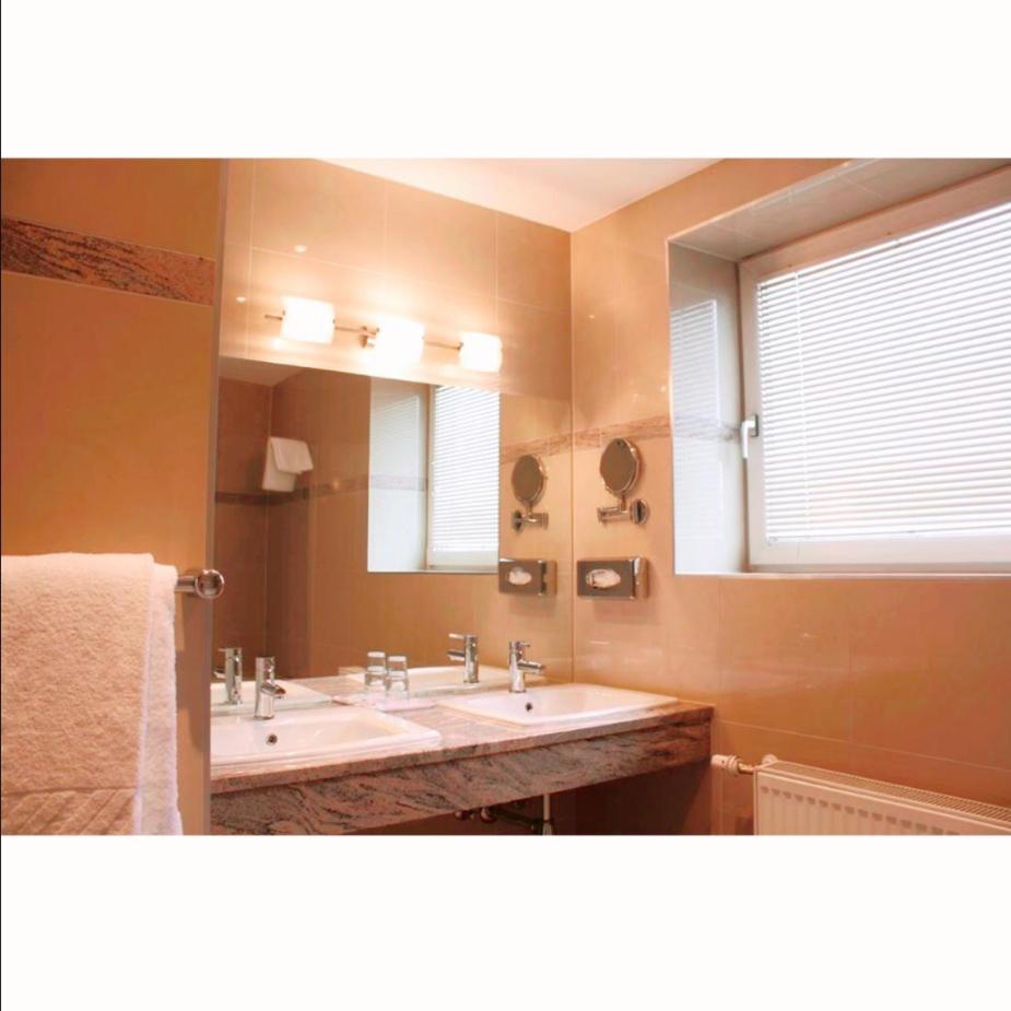 Double or Twin Room - Photo 4