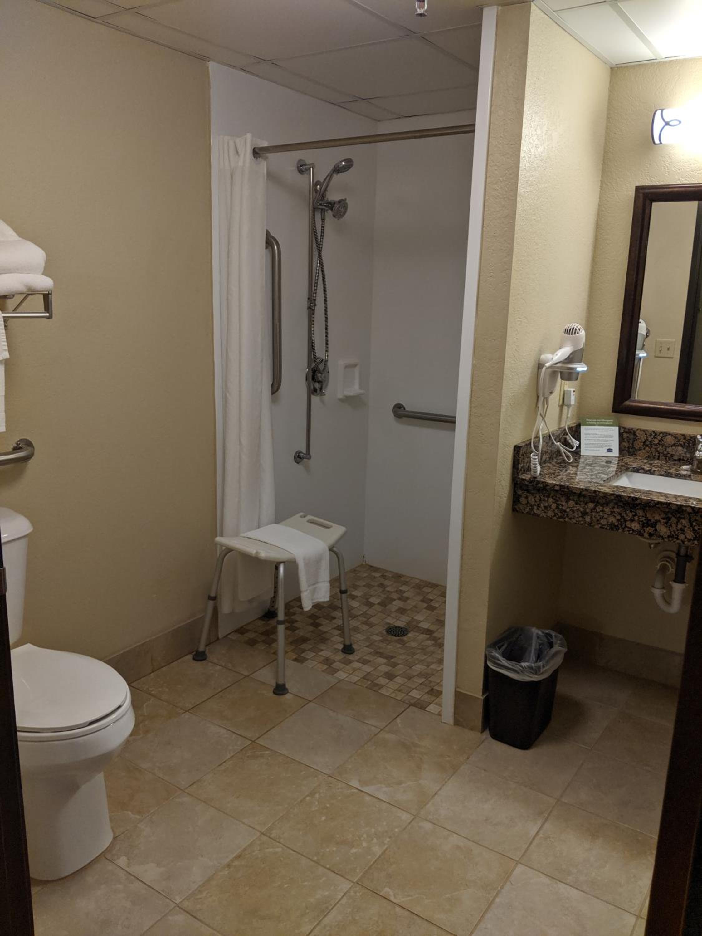 Queen Room - Mobility Access/Non-Smoking