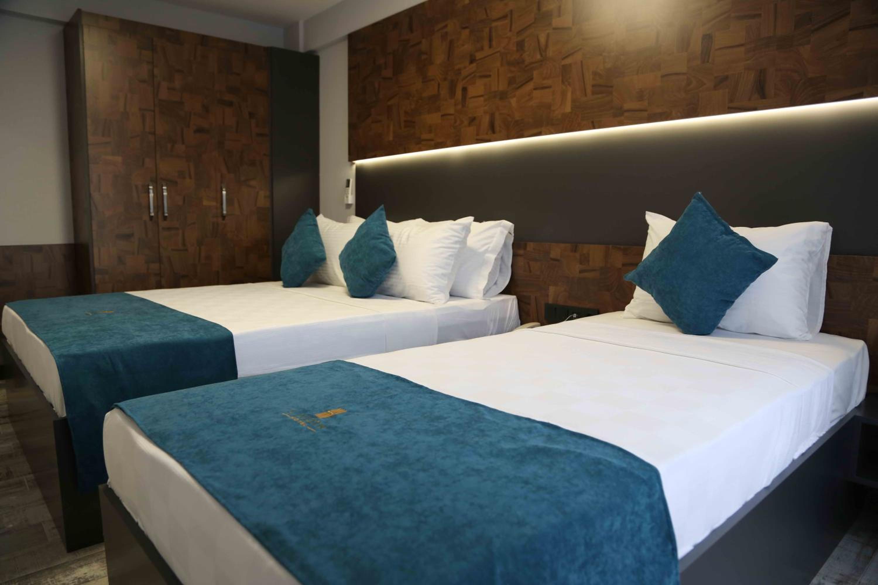 Suite with Mountain View - Photo 3