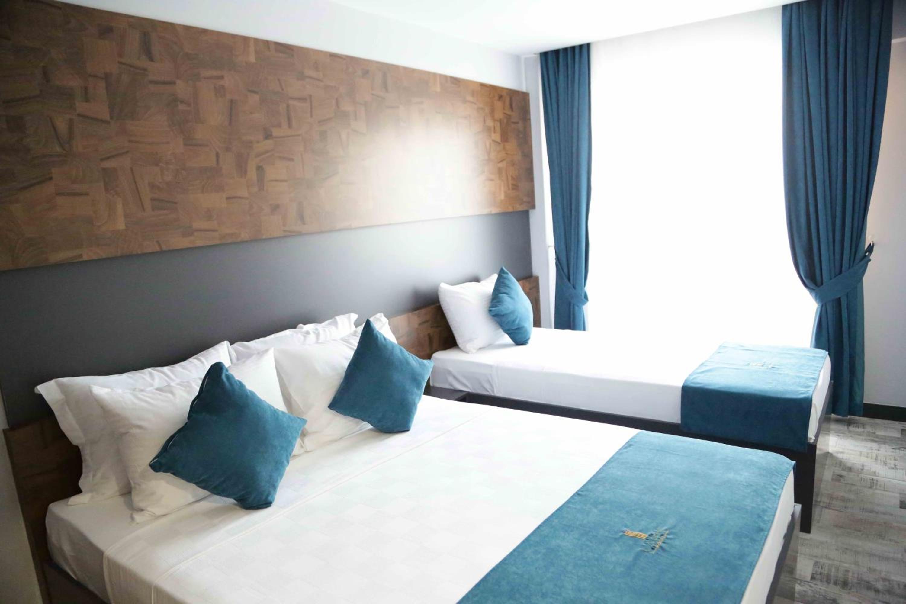Suite with Mountain View - Photo 8