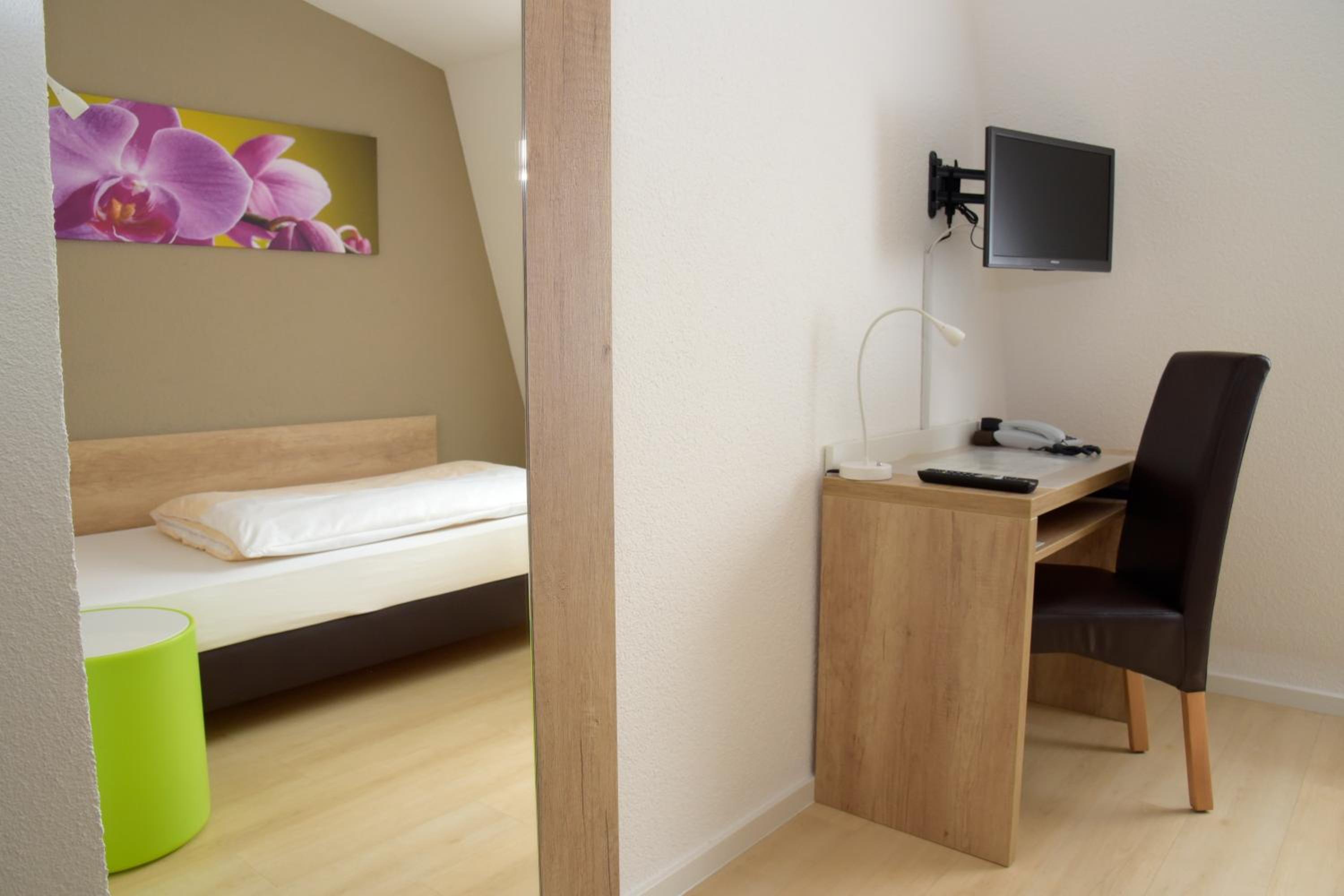 Single Room with Bathroom photo 1