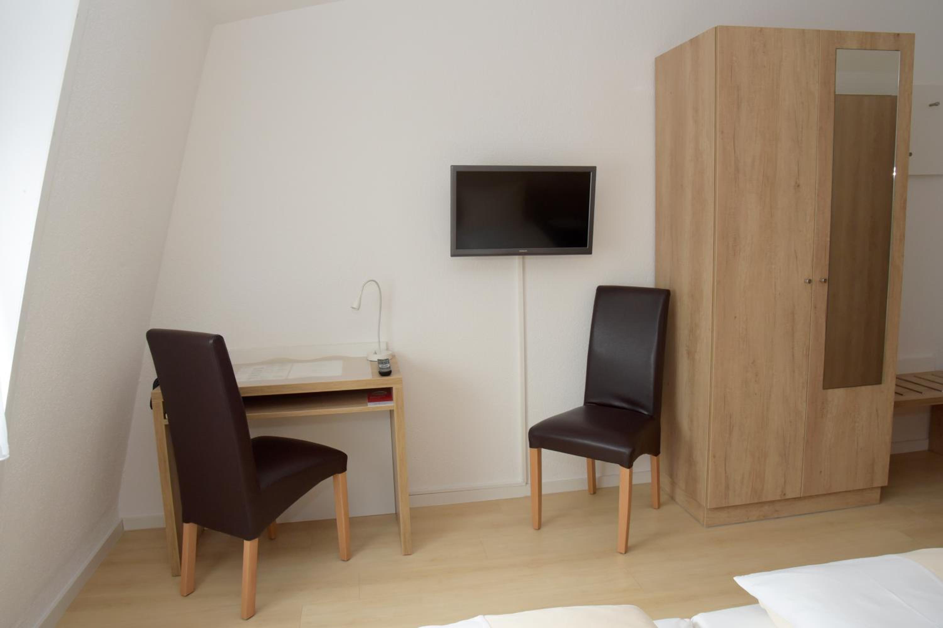 Double Room with Private Bathroom - Photo 1