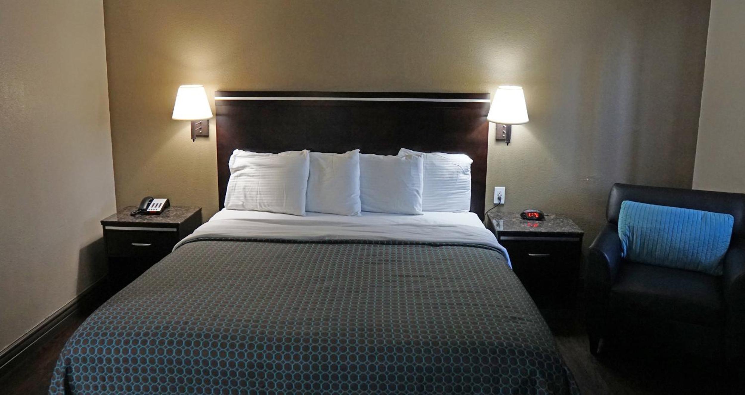 King Room - Non-Smoking - Photo 1