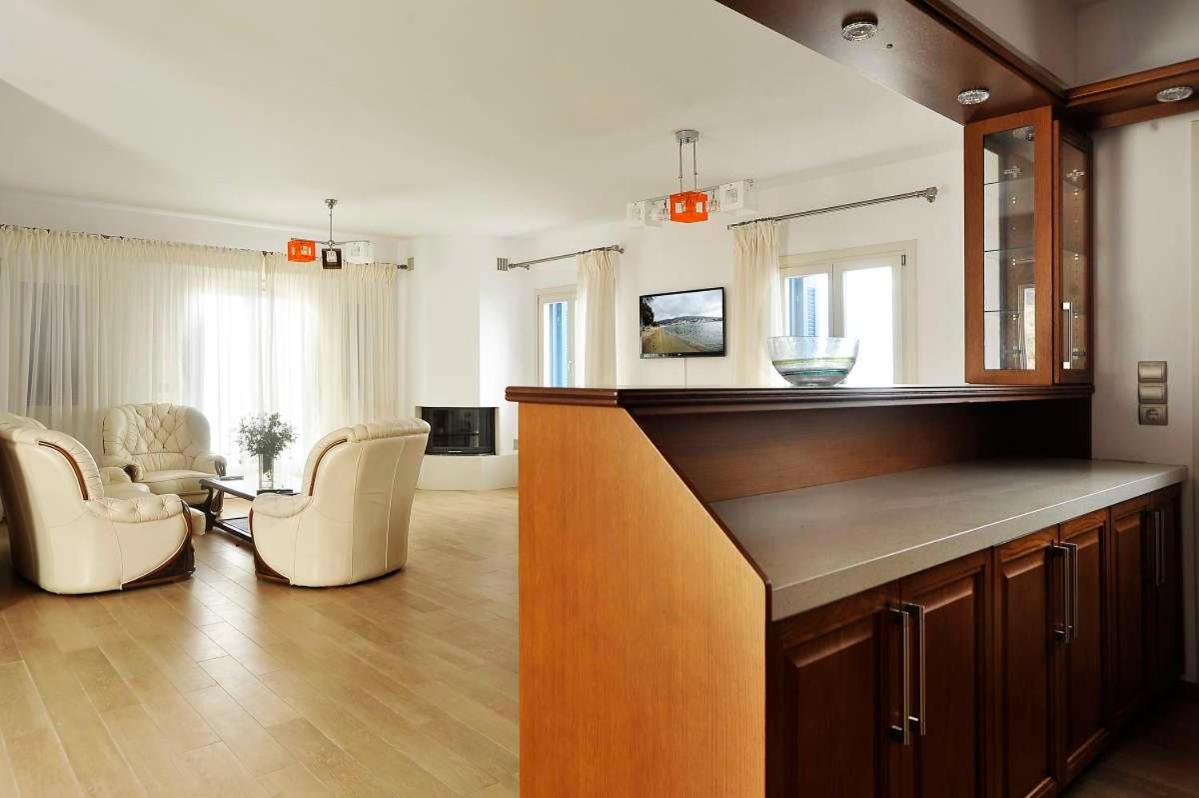 Three-Bedroom Villa photo 2