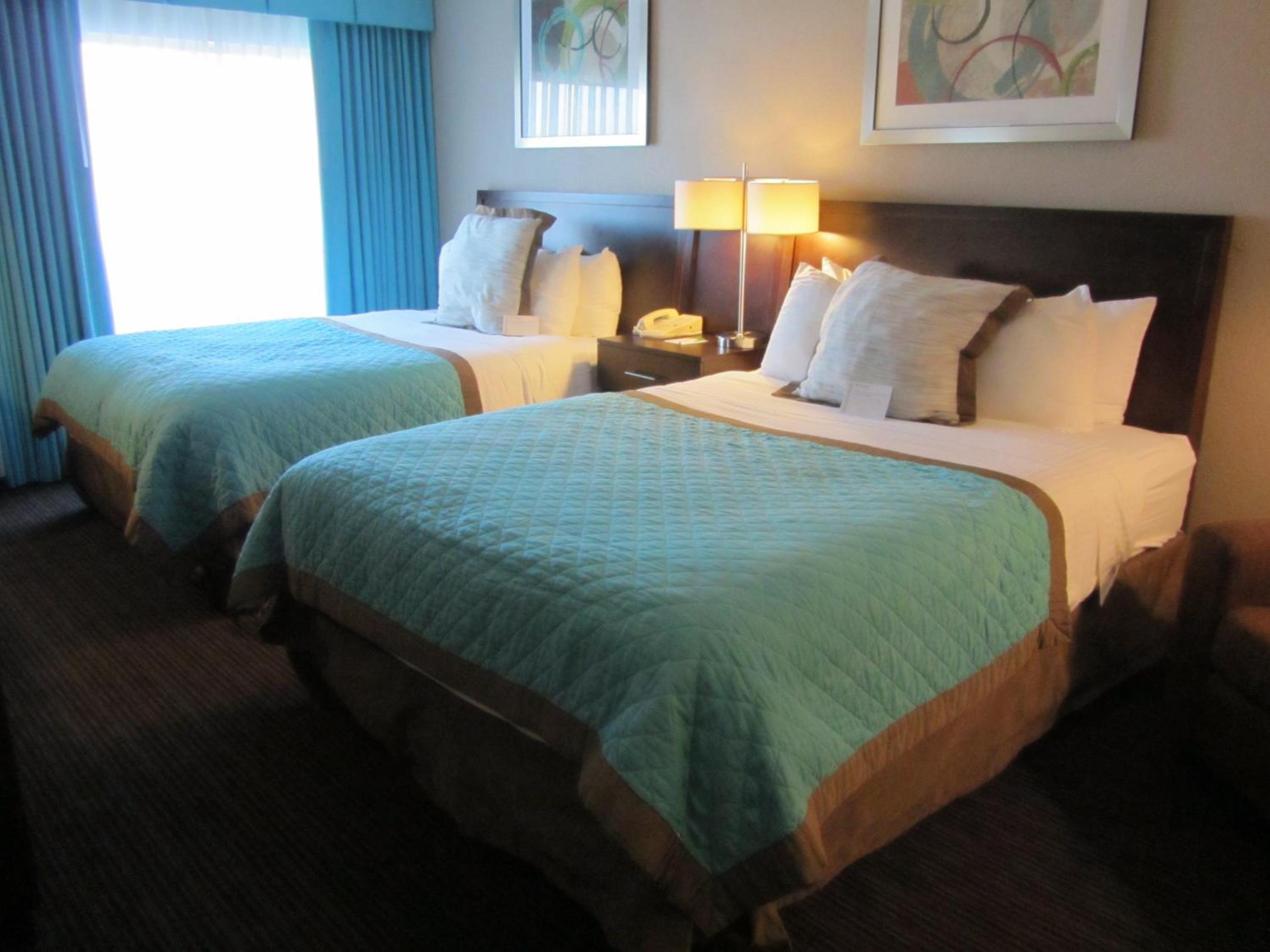 Queen Room with Two Queen Beds - Photo 3