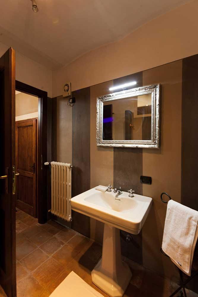 Junior Suite with Balcony - Photo 6