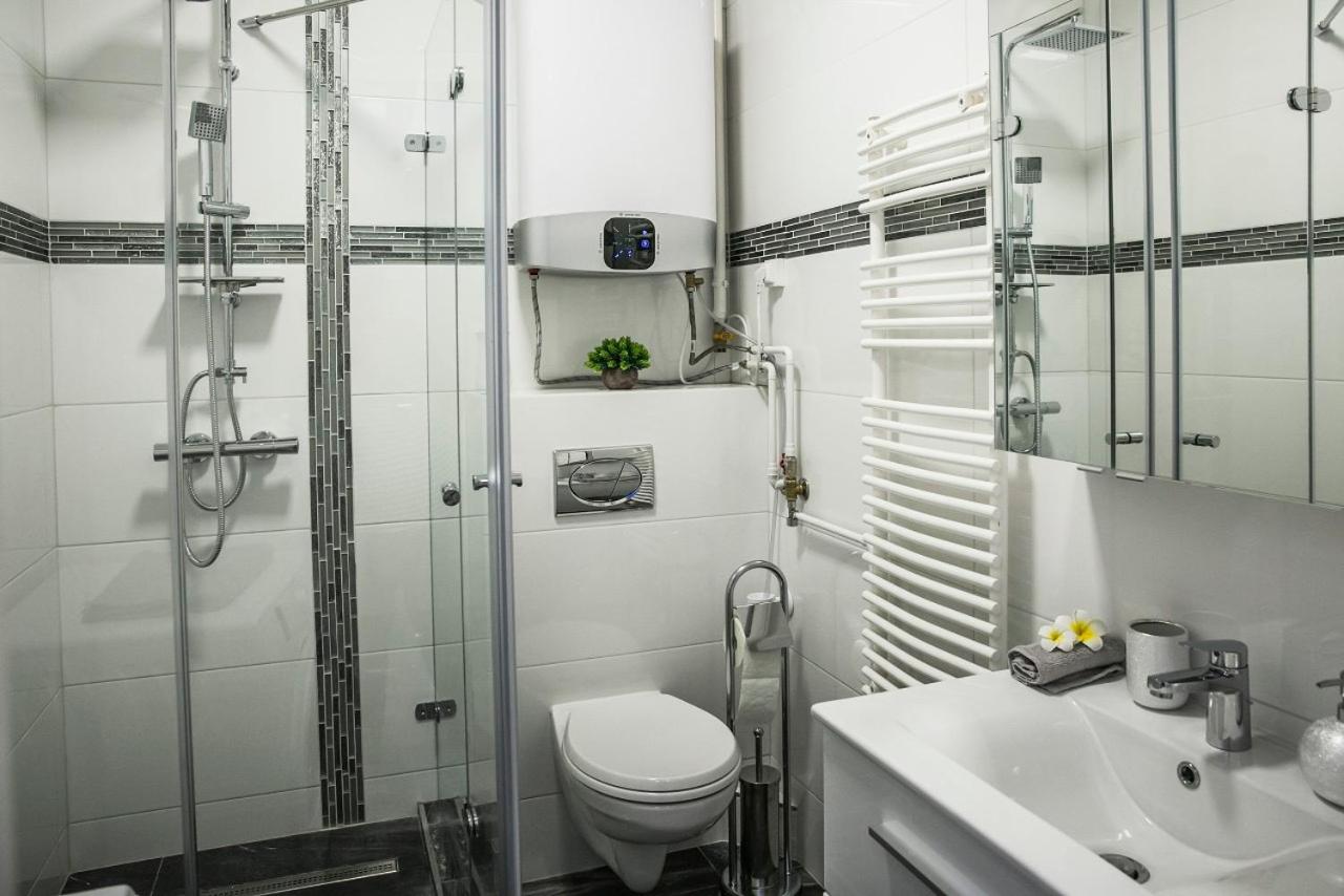 One-Bedroom Apartment - Photo 6