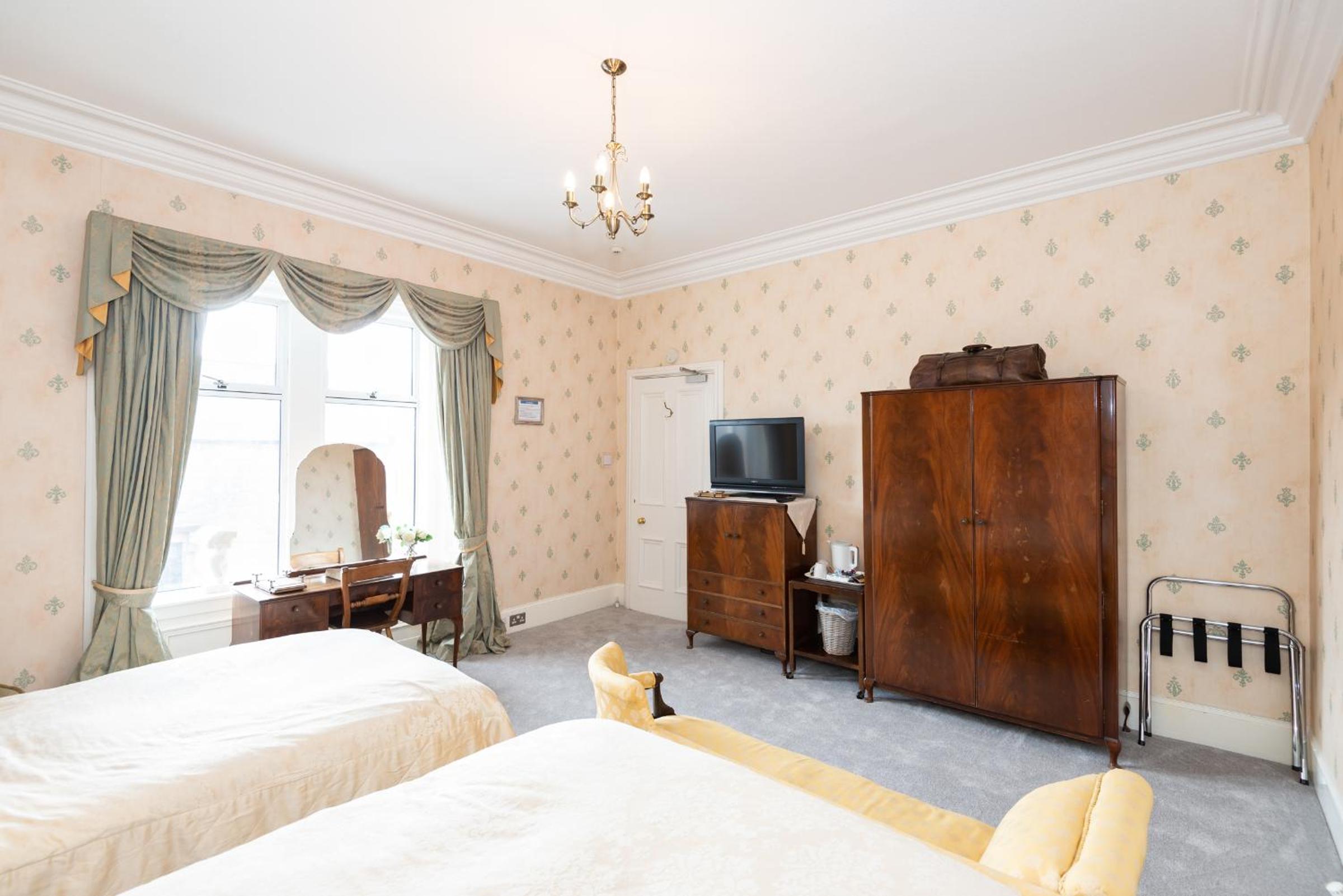 Superior Triple Room photo 3