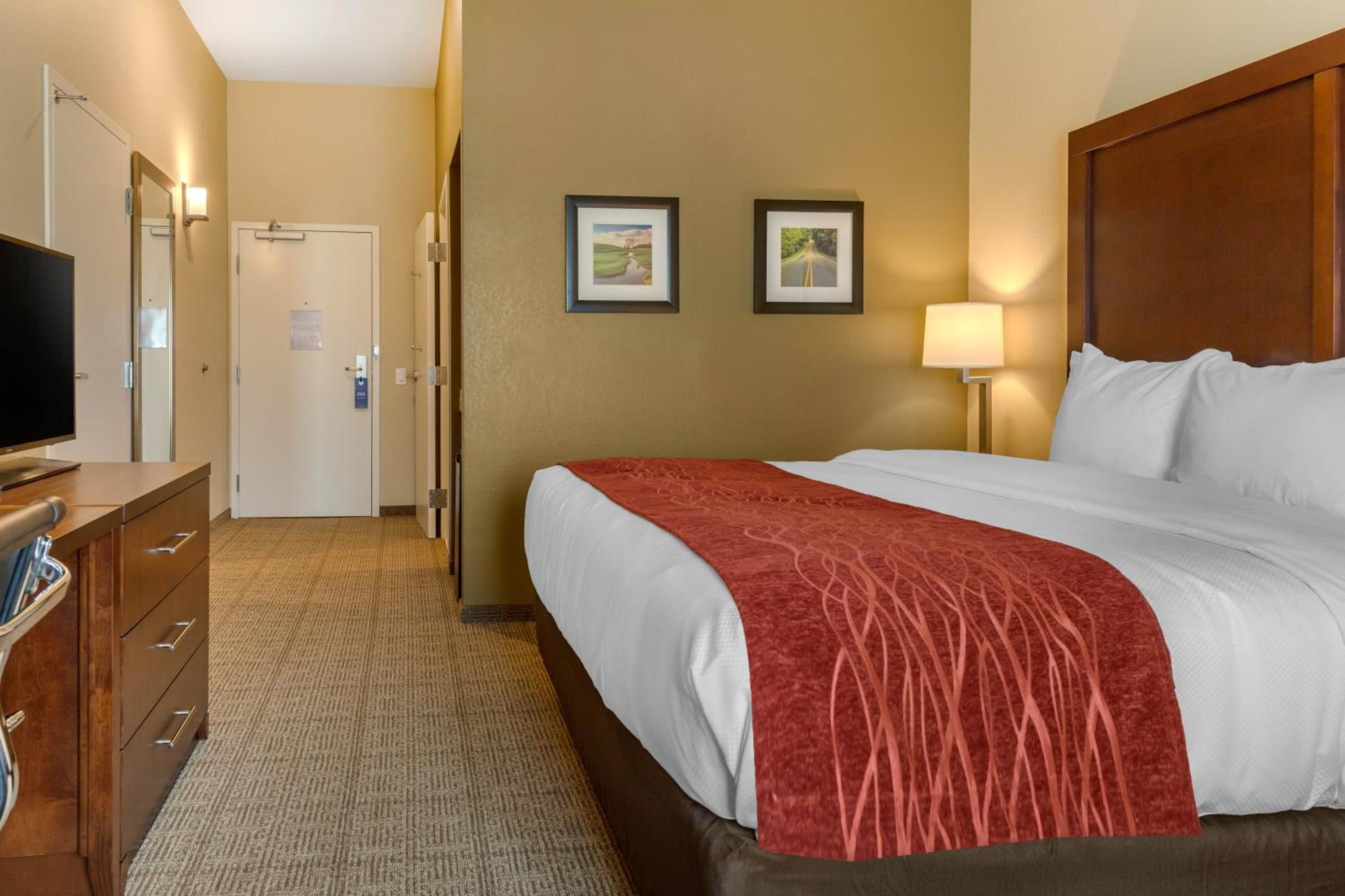 King Room - Non-Smoking - Photo 2