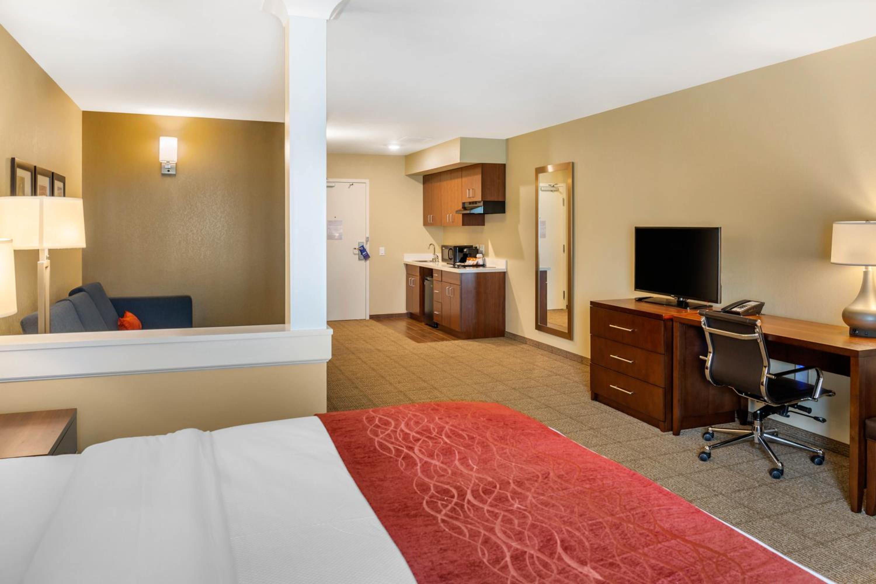 Standard King Room - Non-Smoking  - Photo 6