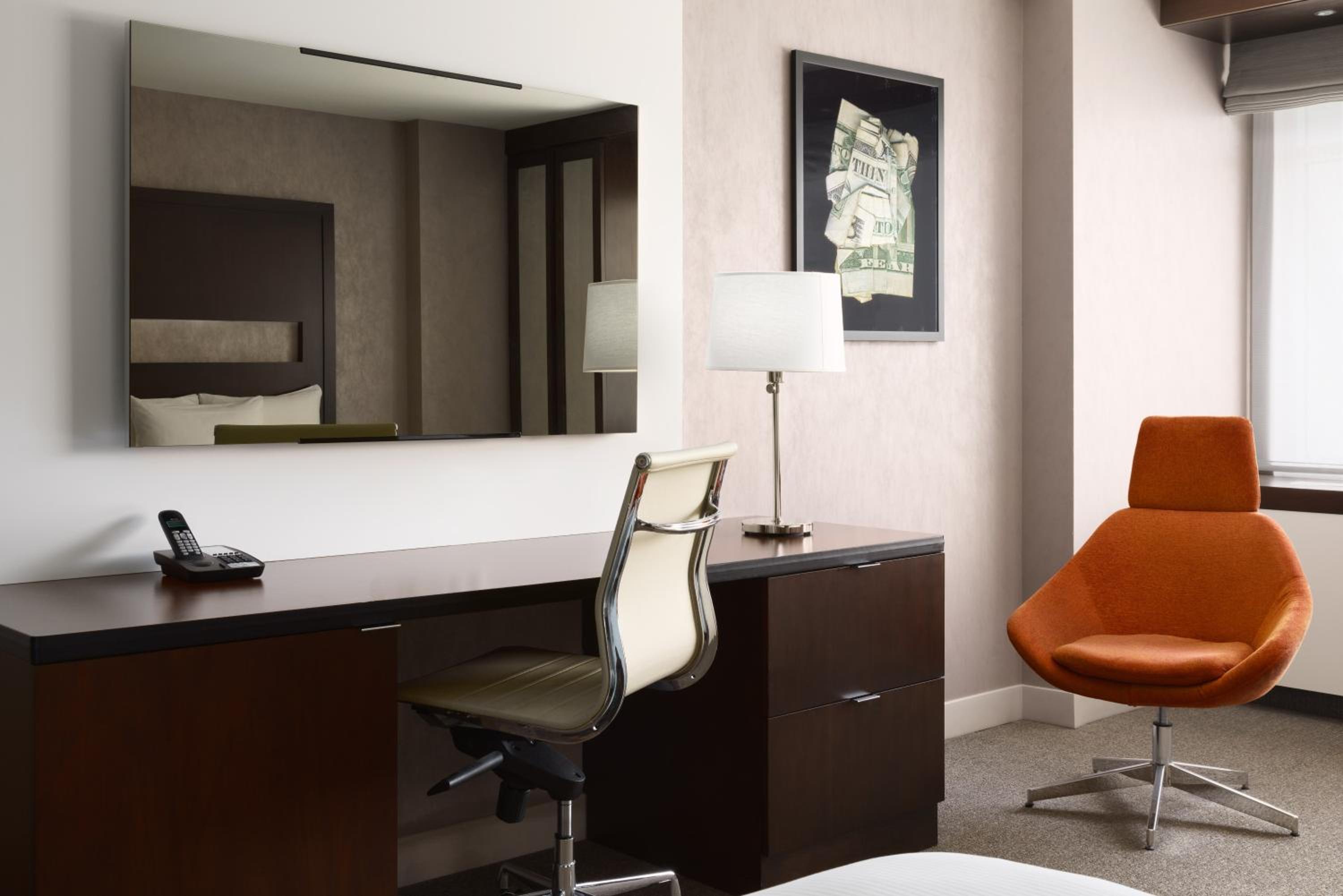 Deluxe King Room - Photo 2