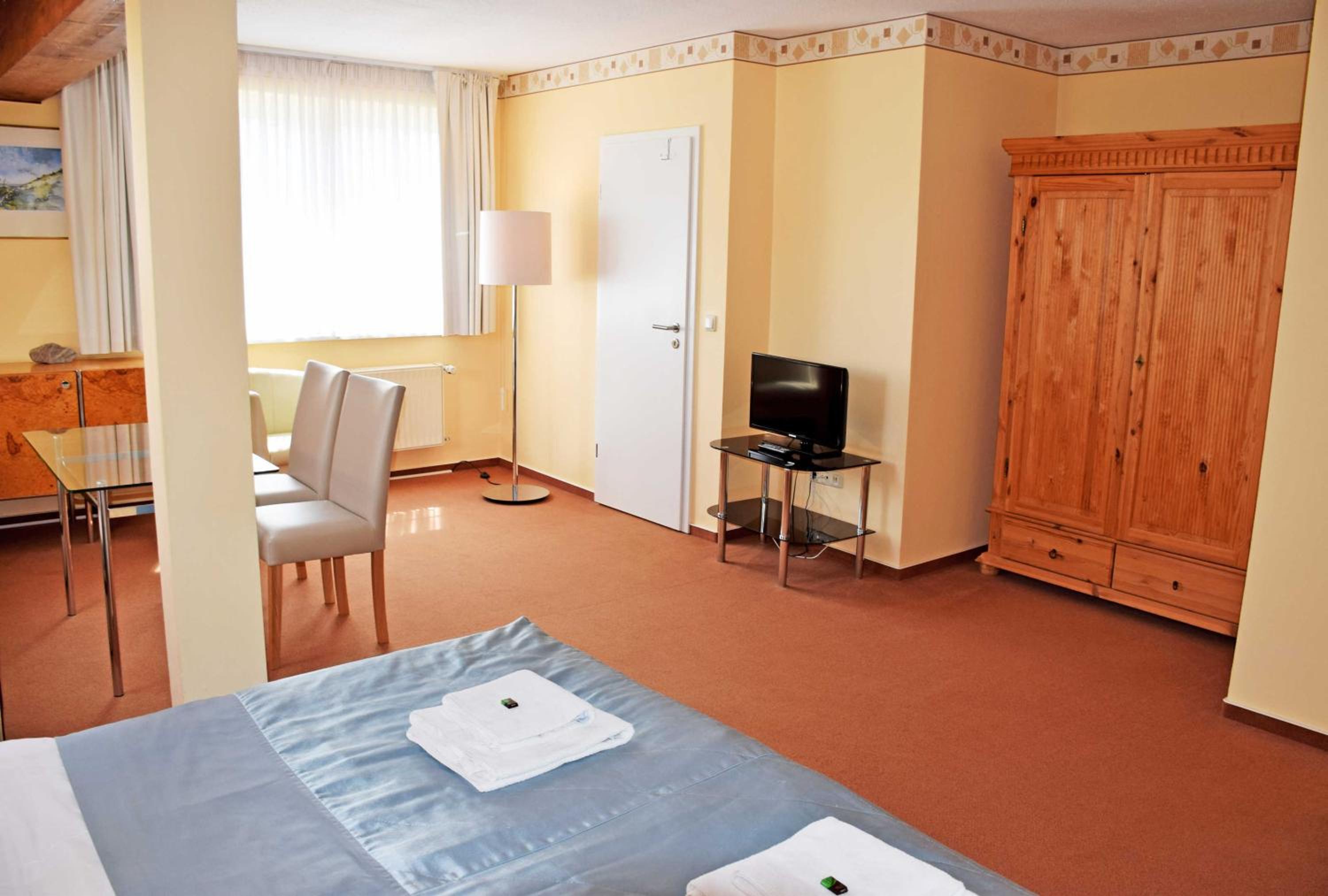 Double or Twin Room with Private Bathroom photo 2