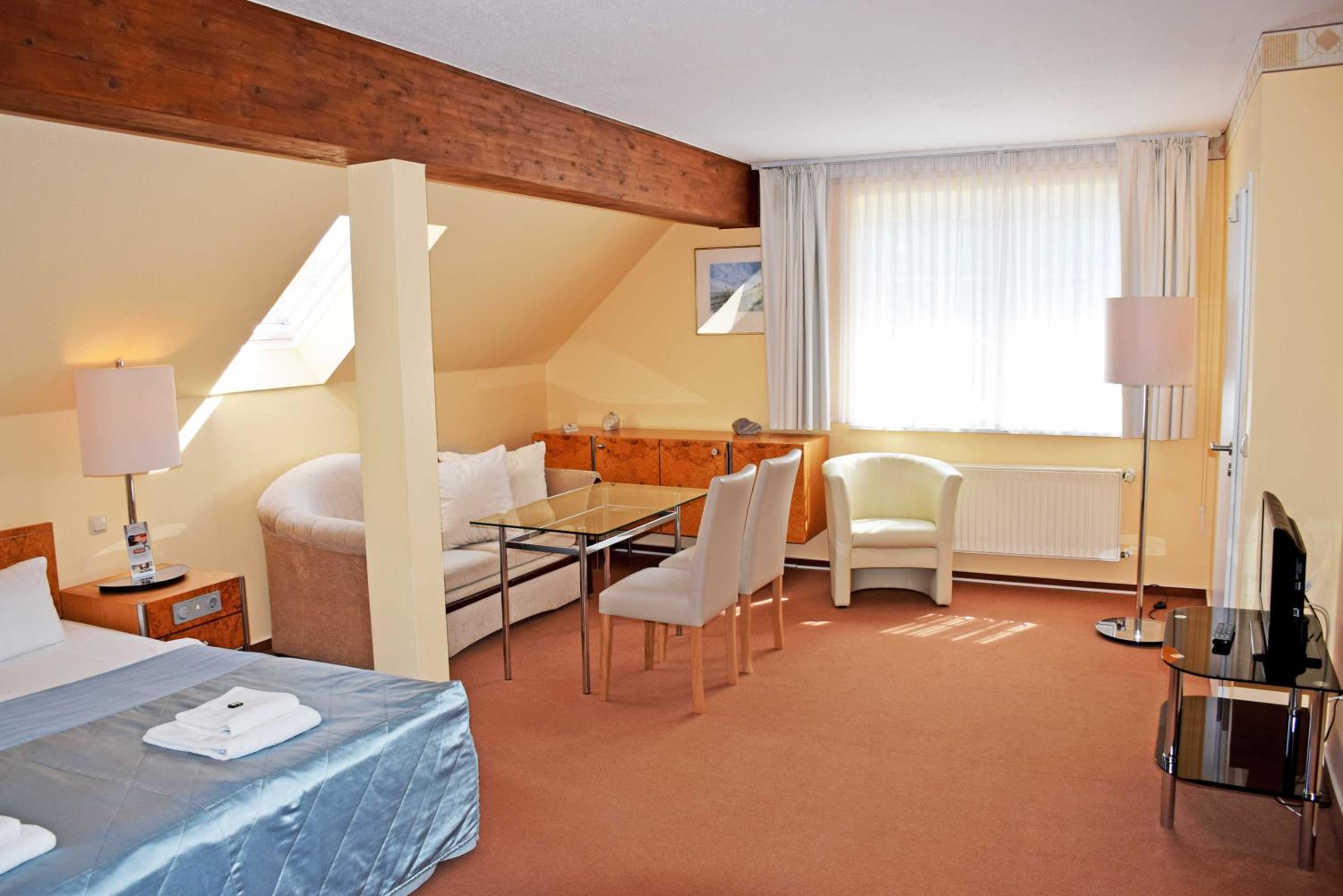 Double or Twin Room with Private Bathroom photo 3