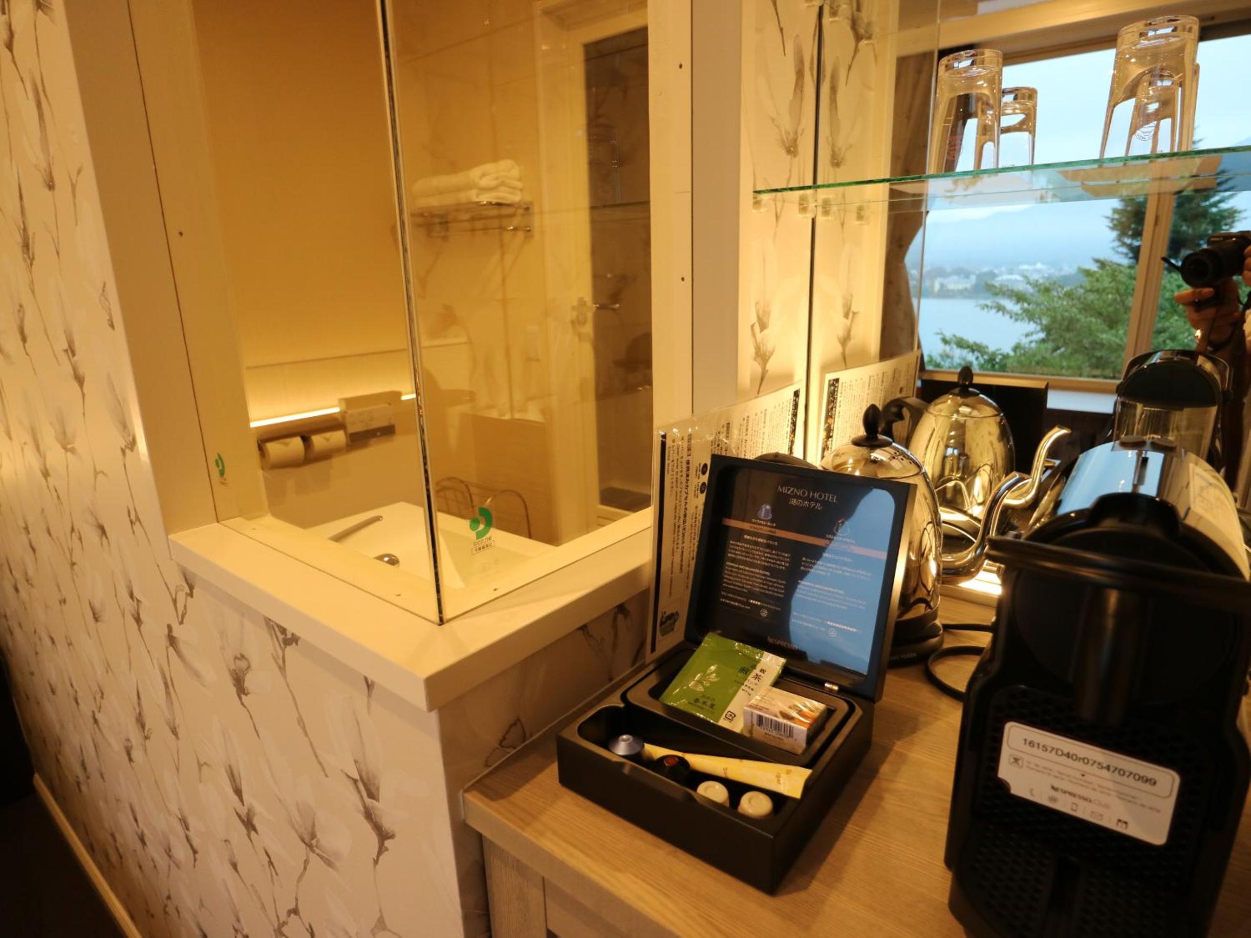Standard Double Room with Mt.Fuji and Lake View - Non Smoking photo 3