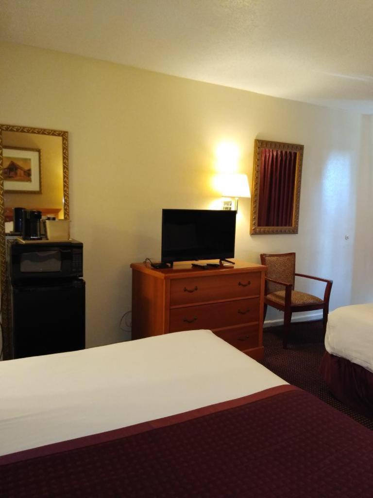 Standard Room with Two Double Beds - Smoking