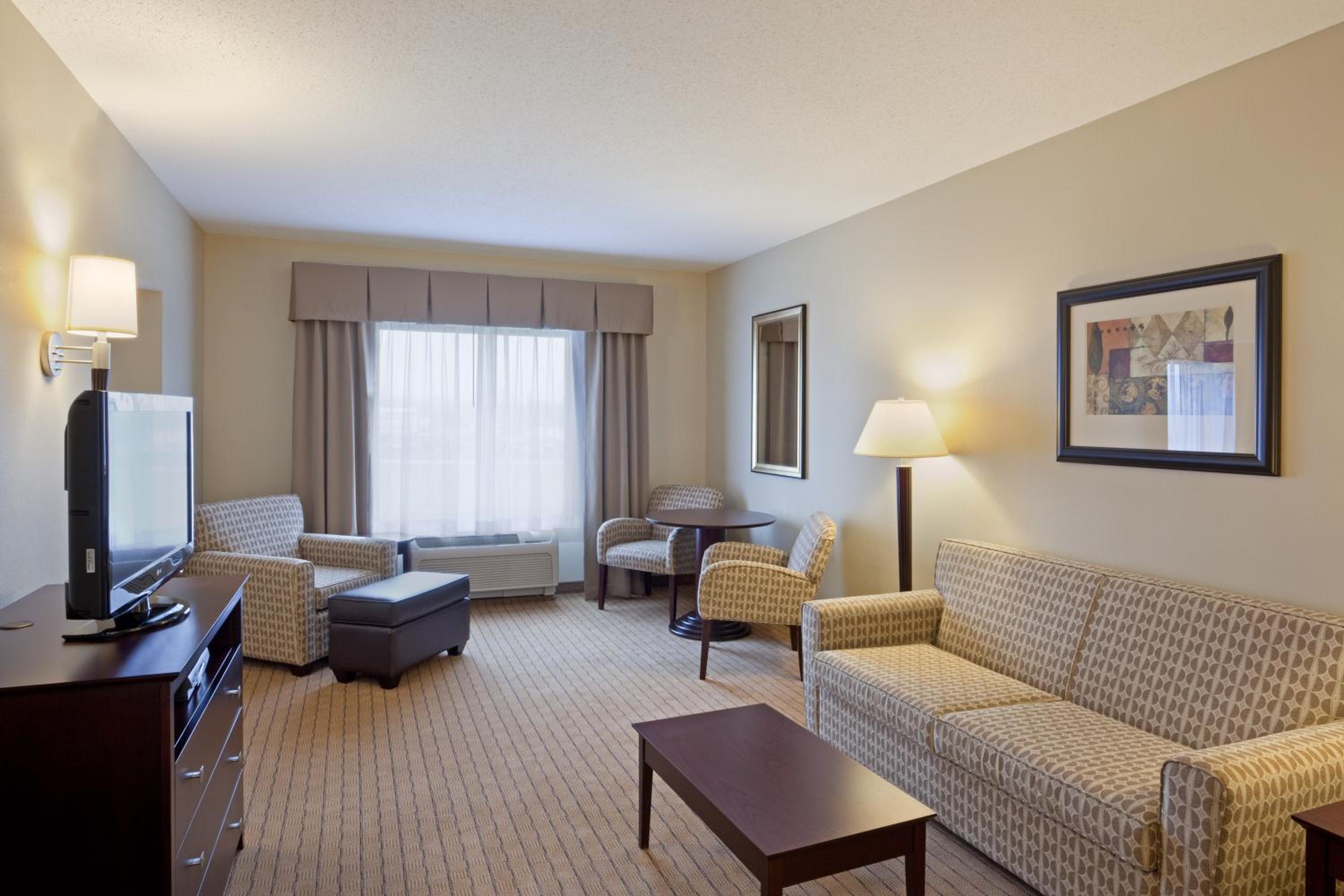 King Suite with Sofa Bed - Hearing Accessible photo 3