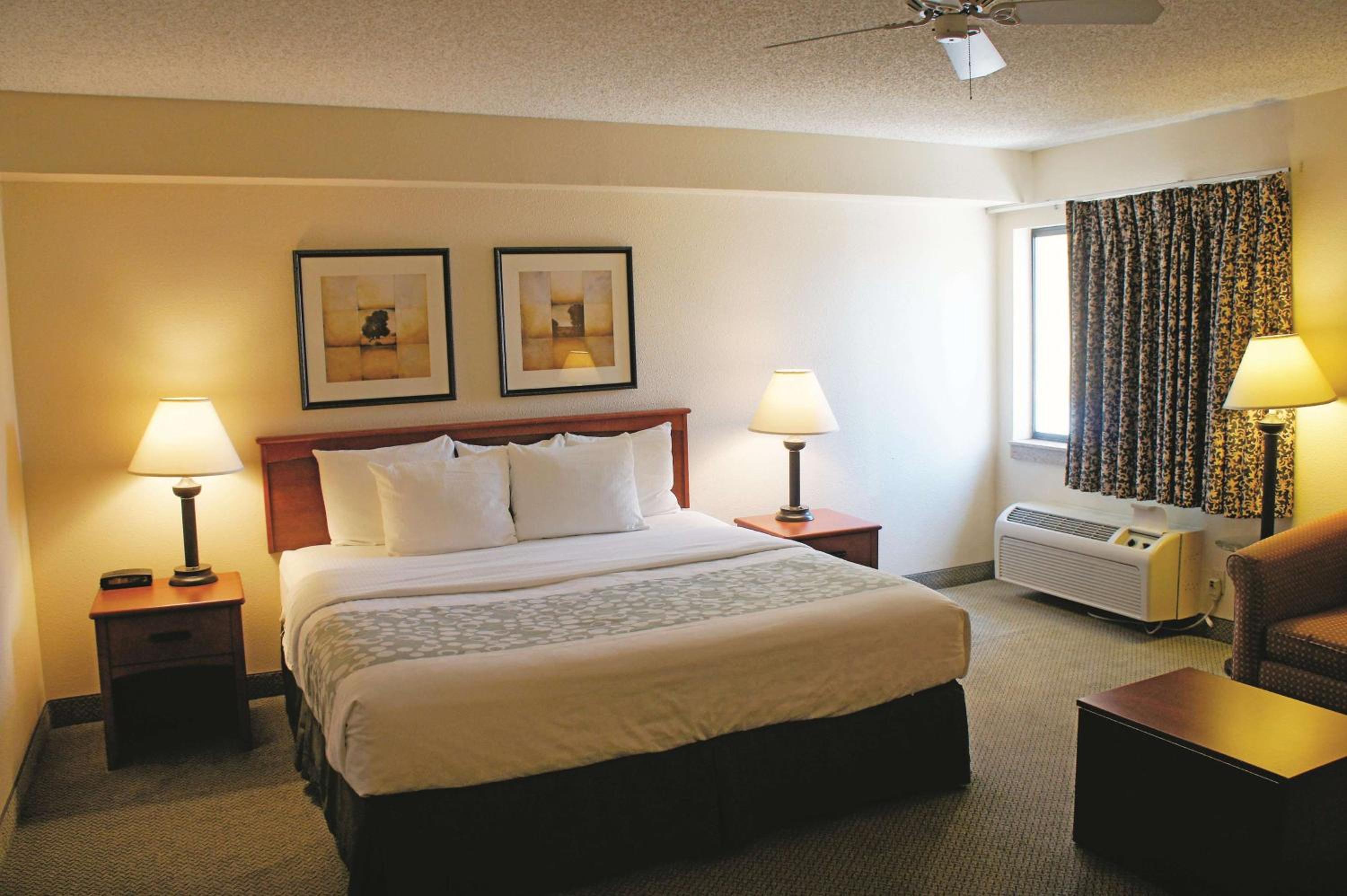 Deluxe King Room - Photo 1