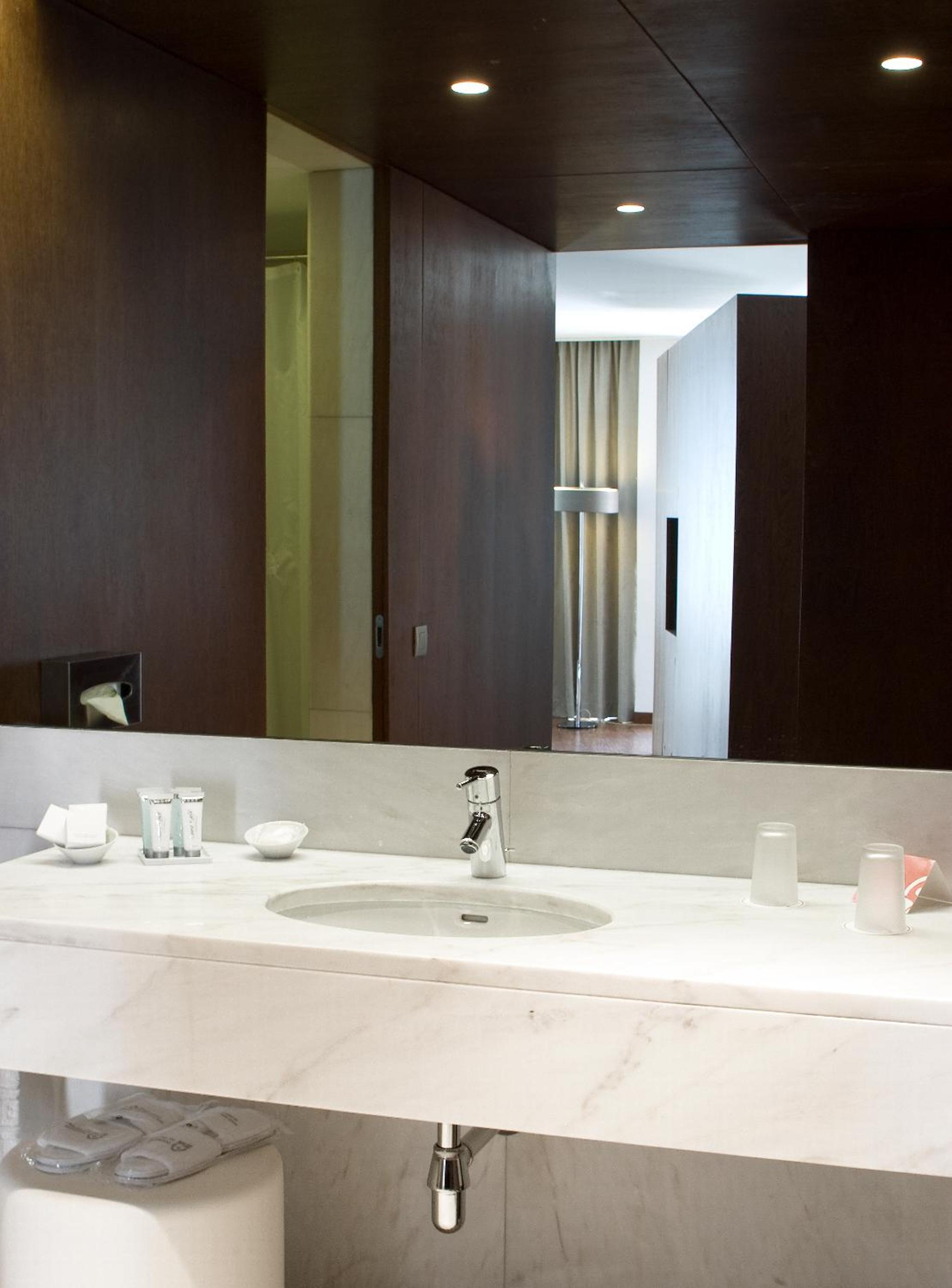 Classic Double or Twin Room - Photo 12