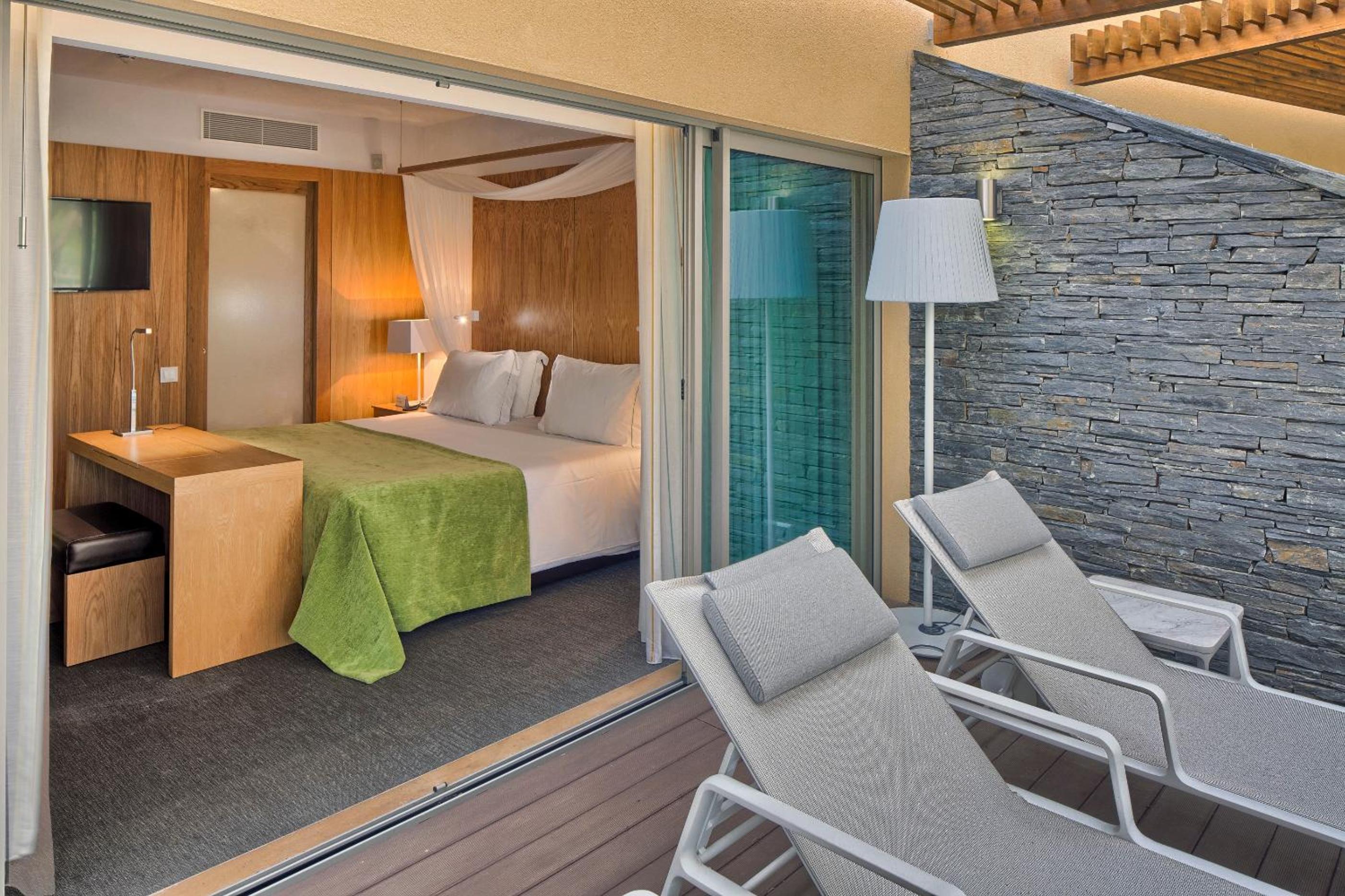 Deluxe Suite With Garden View - Easter Package photo 2