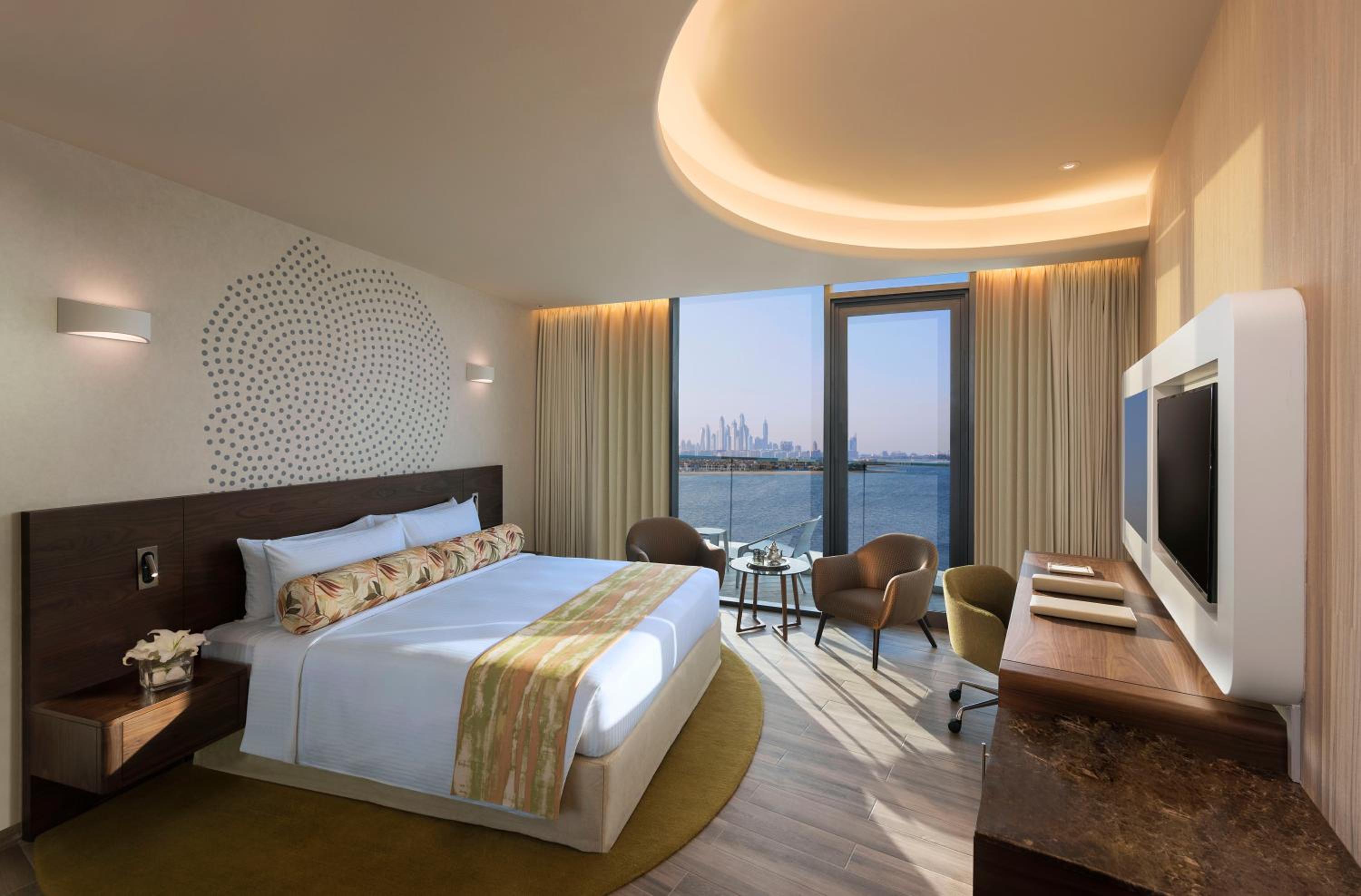 Premium Room with Balcony and Palm Sea View - Club Lounge Access thumbnail 5