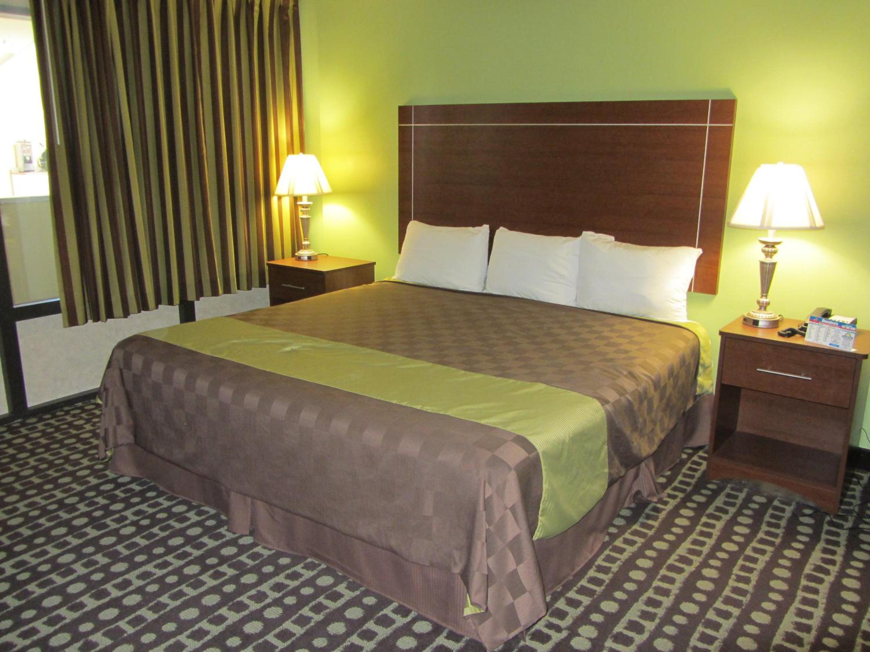 King Room - Non-Smoking photo 1