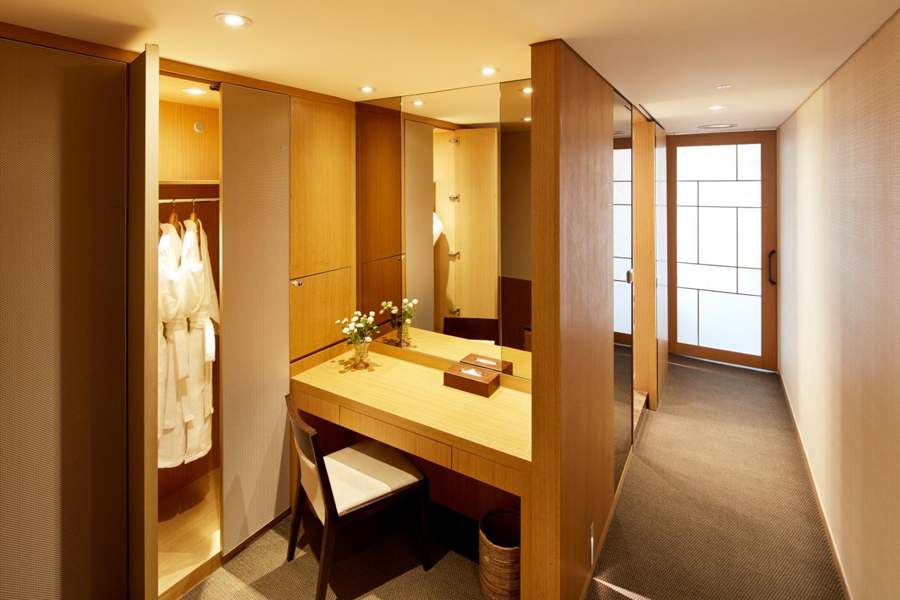 Premier Twin Room - Photo 3