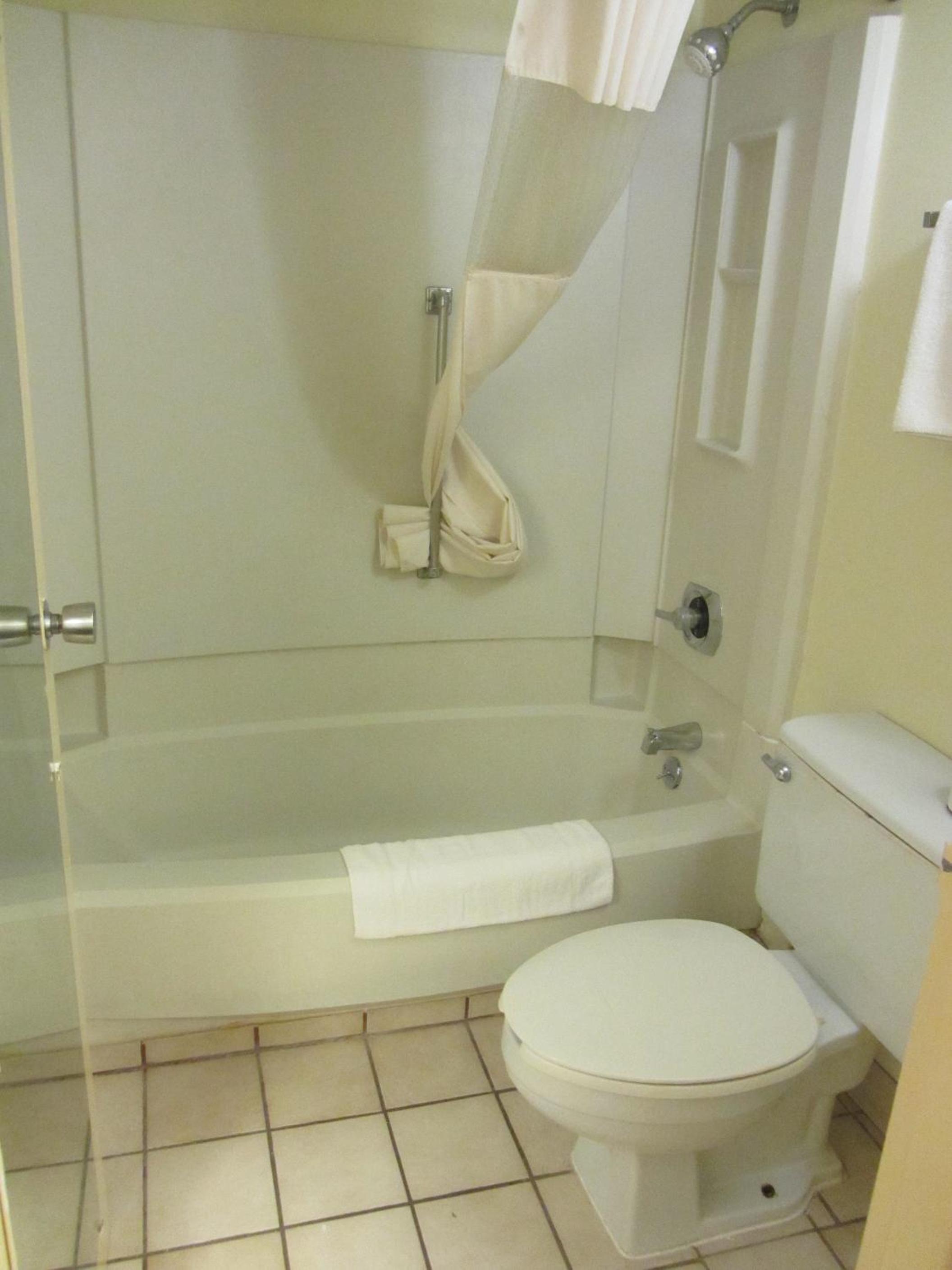 King Room - Non-Smoking photo 3