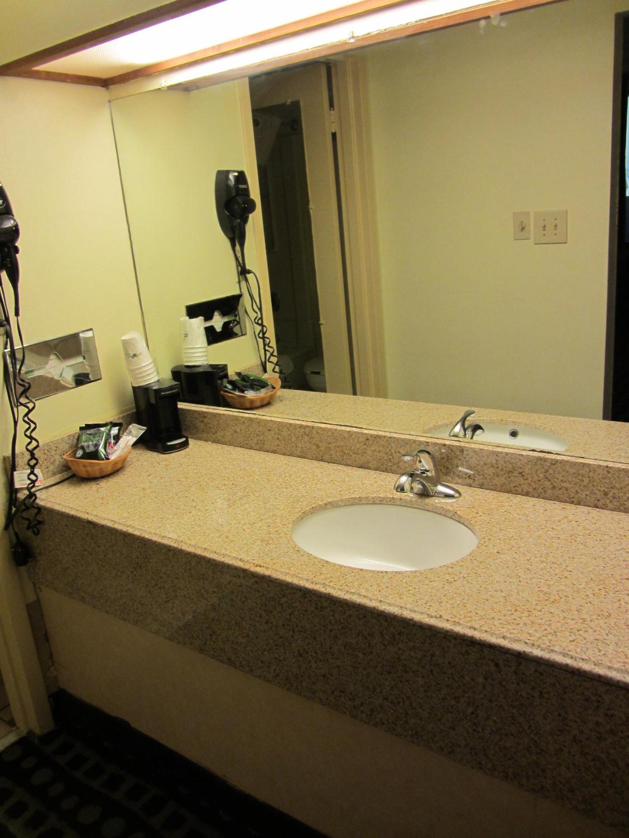 King Room - Non-Smoking photo 2