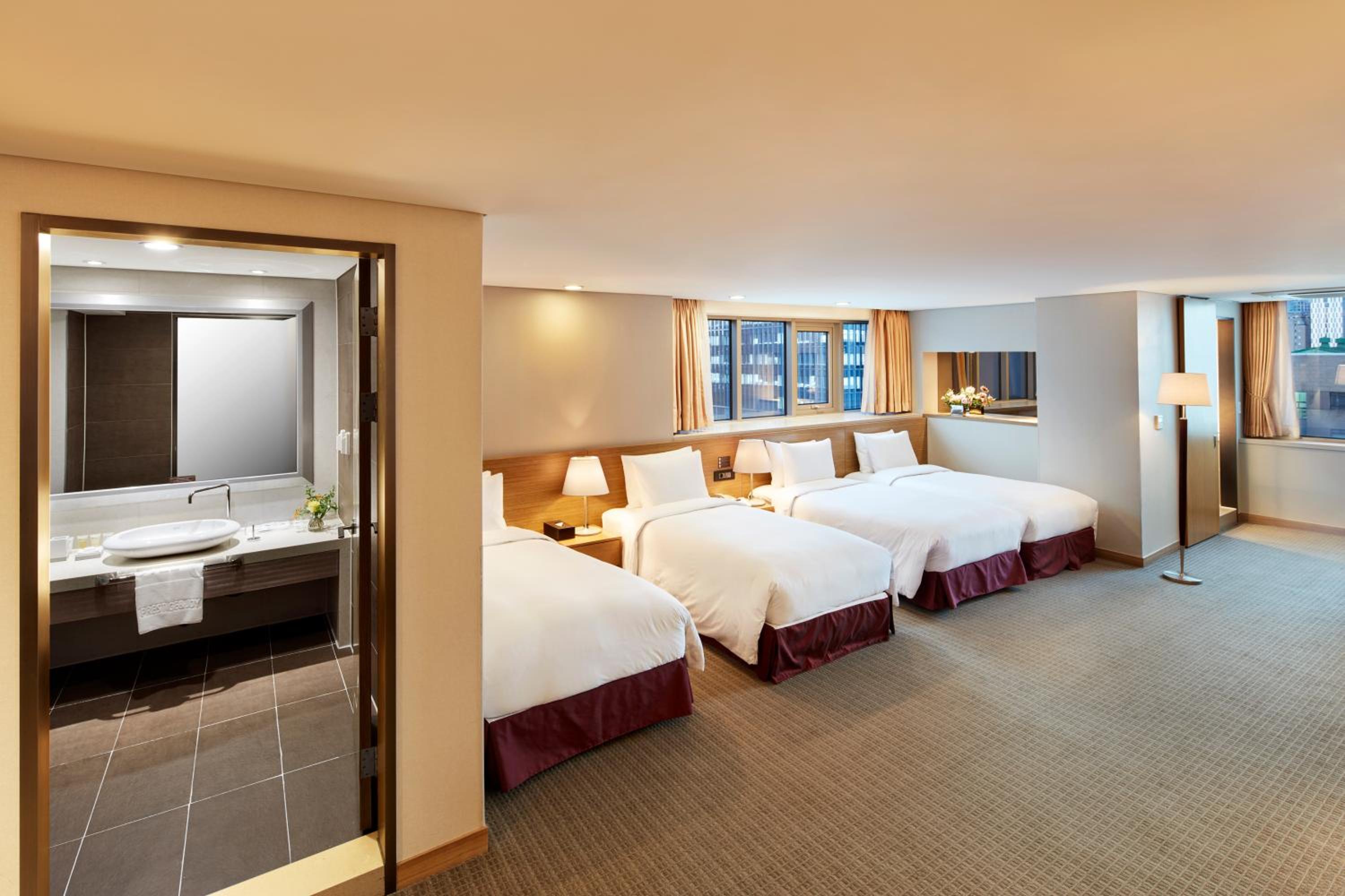 Quadruple Room - Photo 2