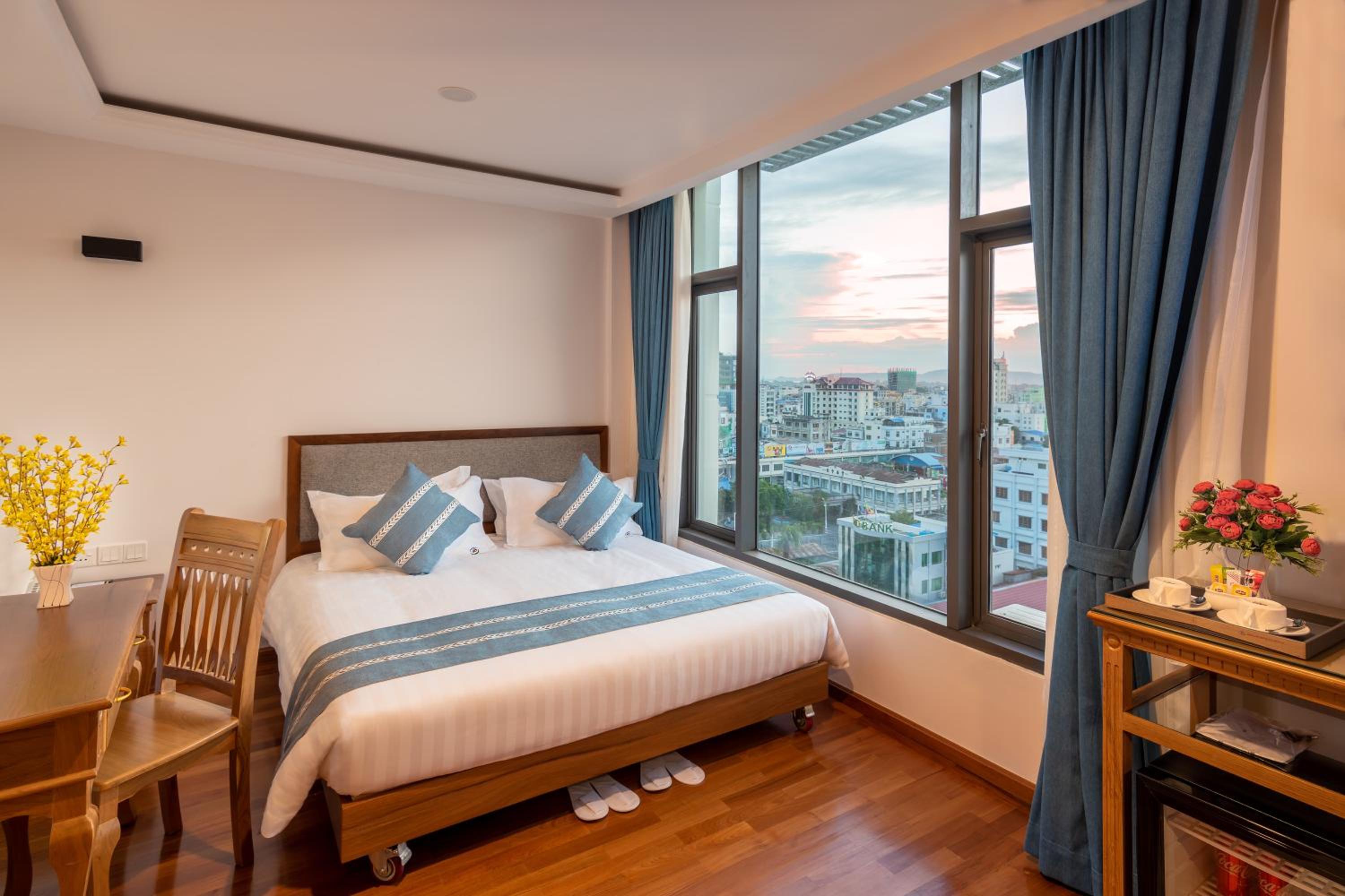 Deluxe Double Room (2 Adults + 1 Child) photo 1