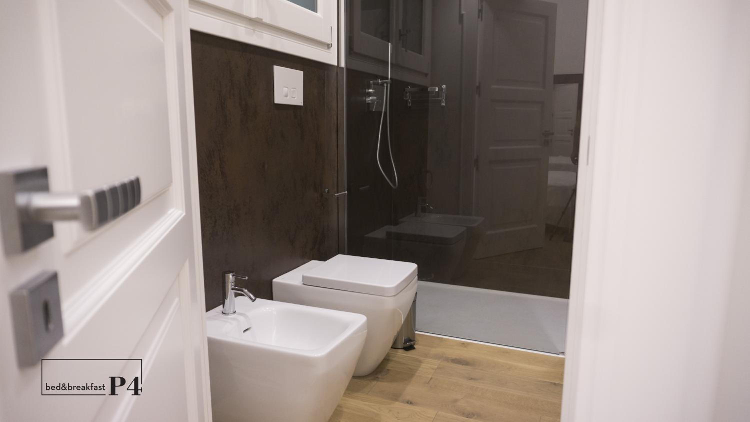 Deluxe King Room - Photo 7