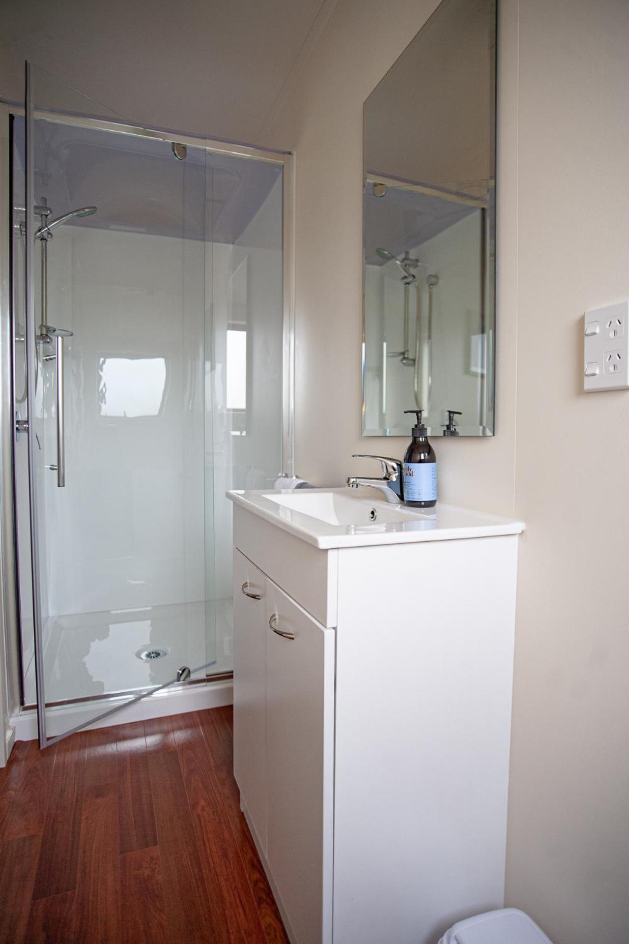 One-Bedroom House - Photo 9