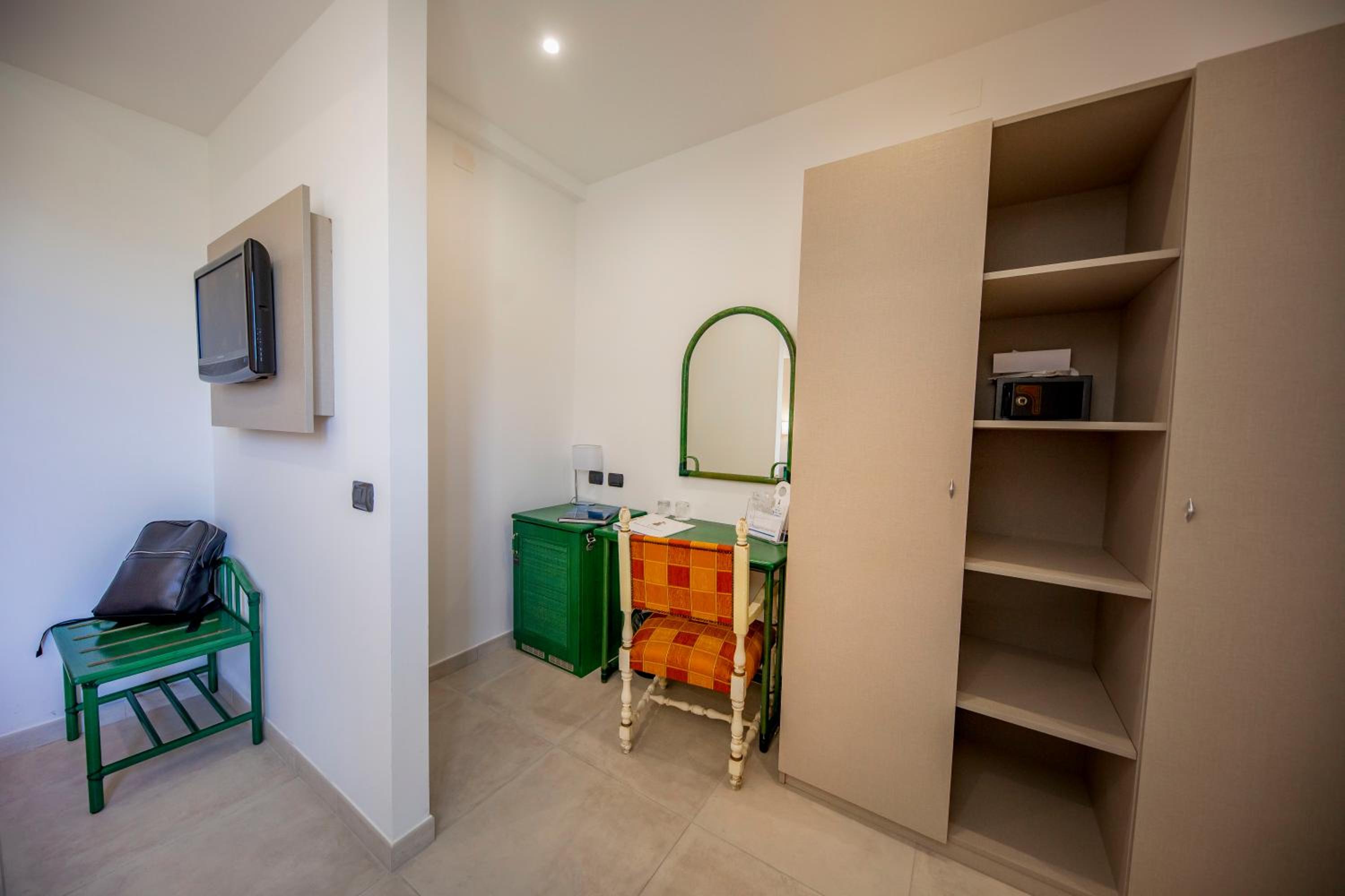 Double or Twin Room - Photo 2