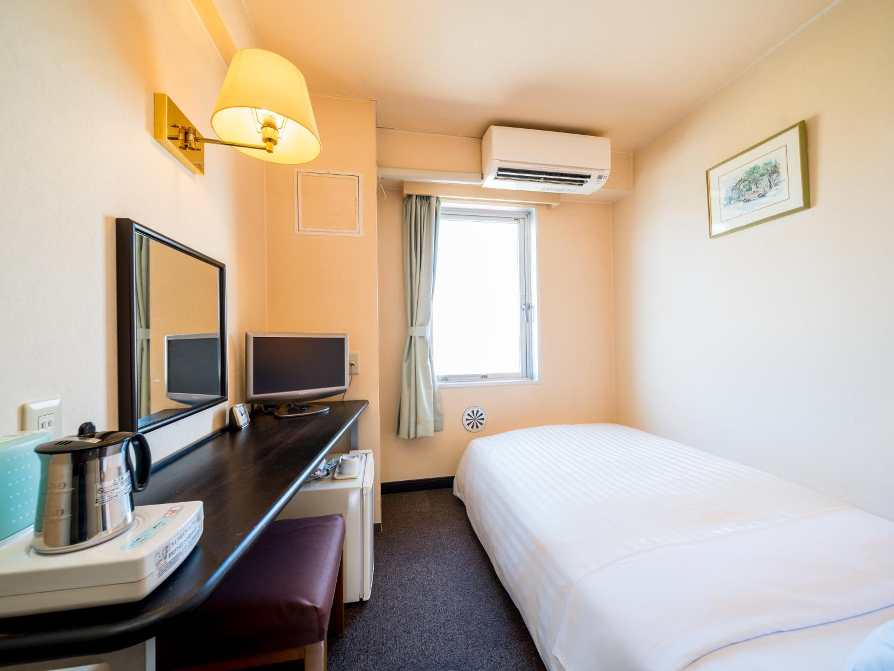 Single Room - Non-Smoking - Photo 1