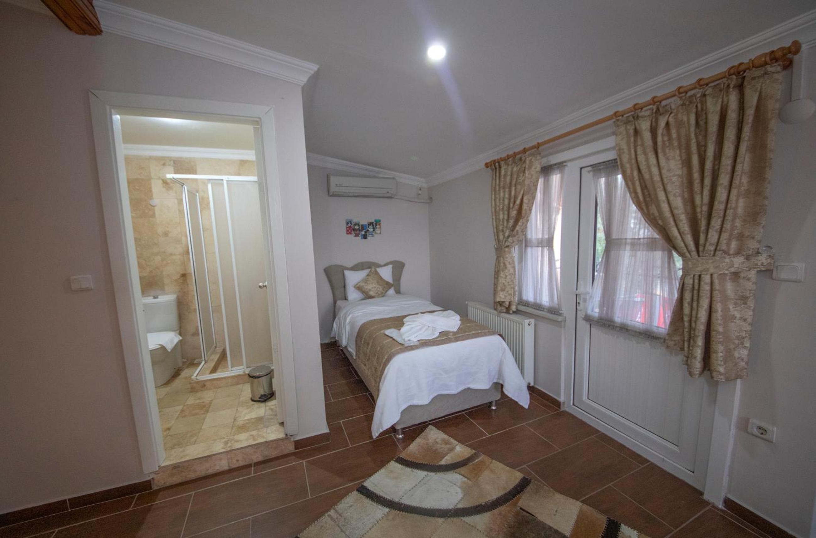 Double Room - Photo 17