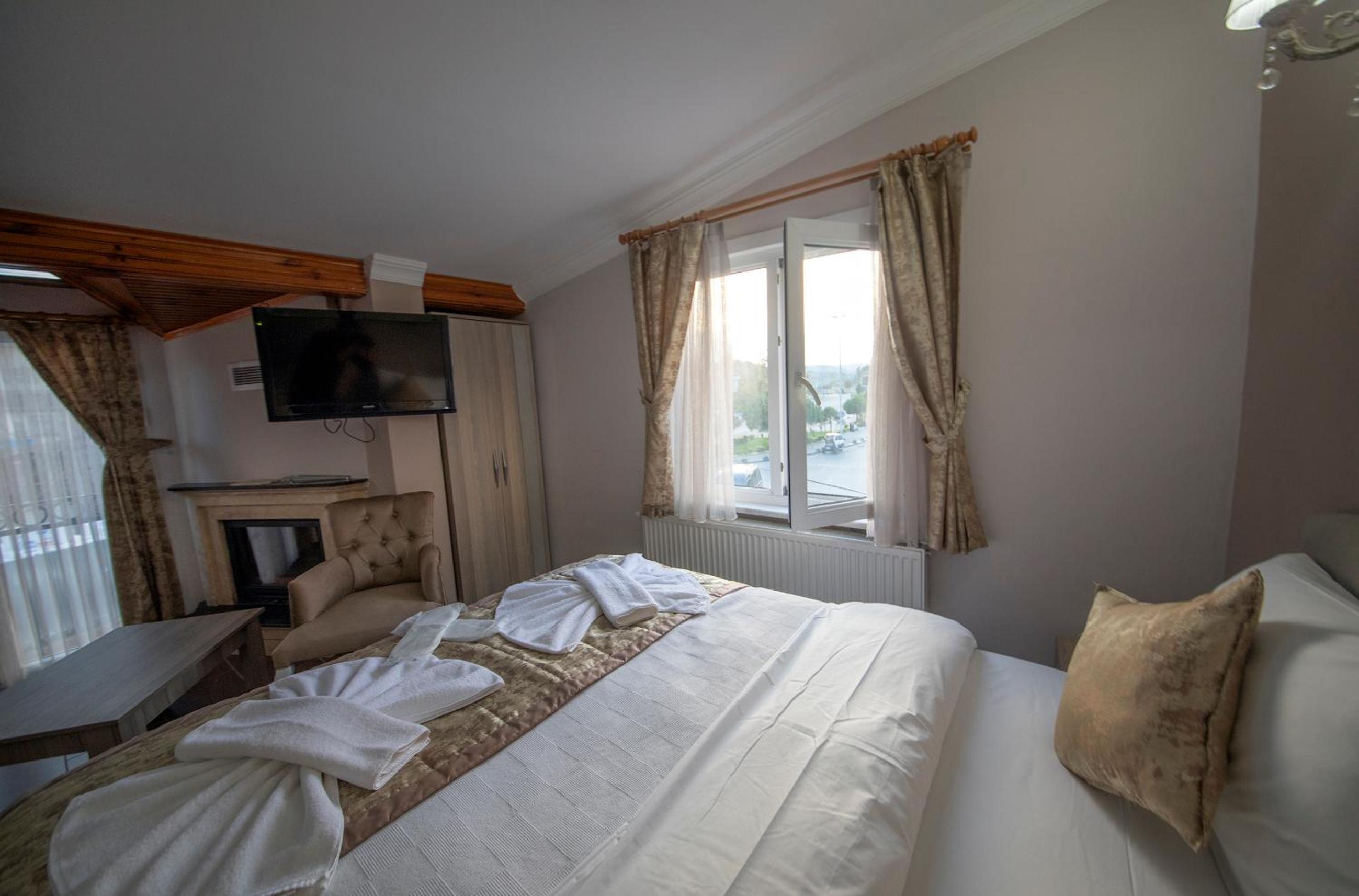 Double Room - Photo 16
