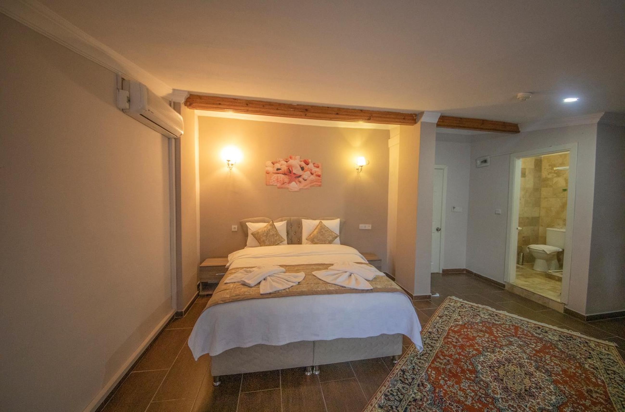 Double Room - Photo 12