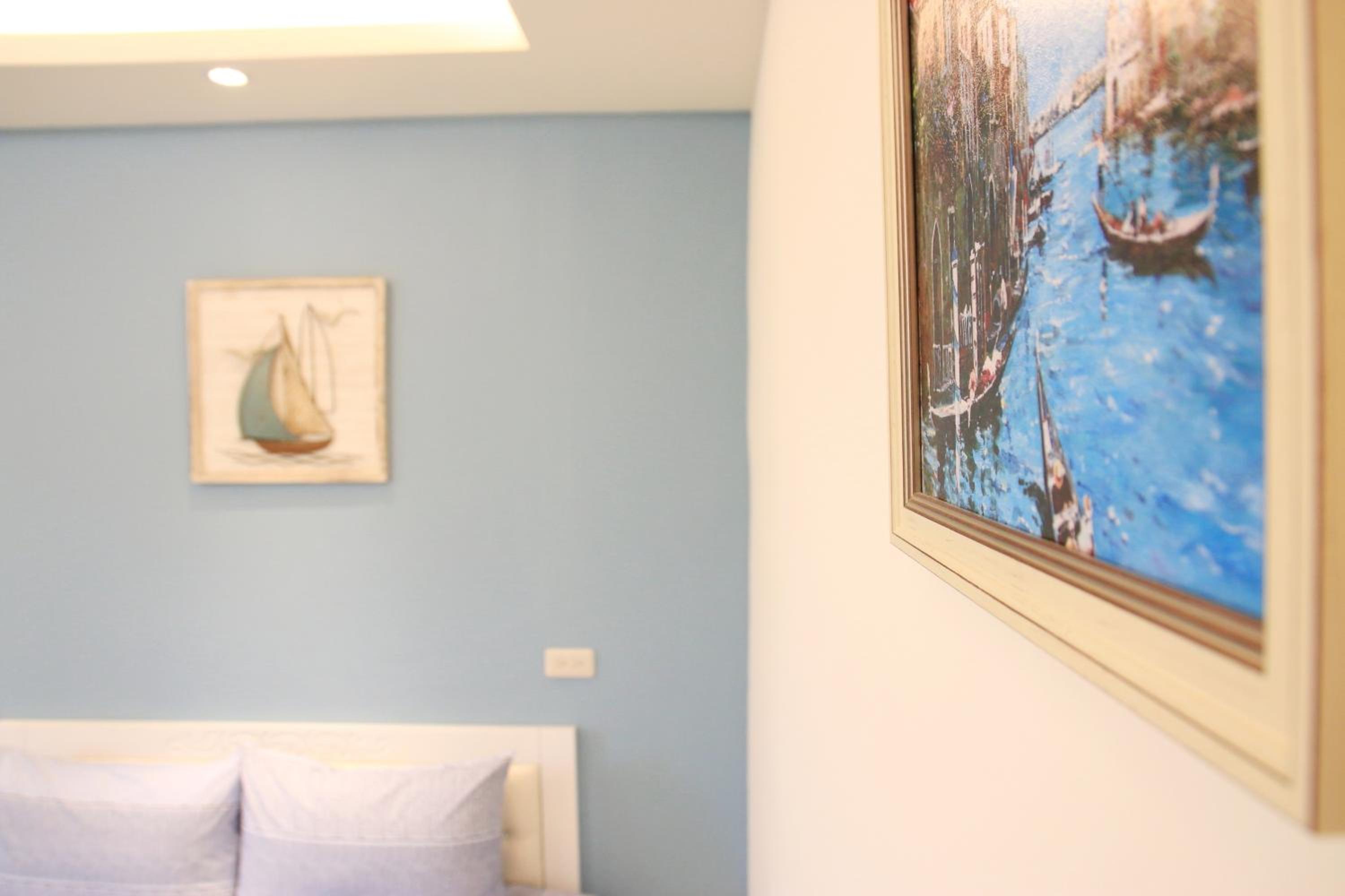 Family Room with Balcony - Photo 8
