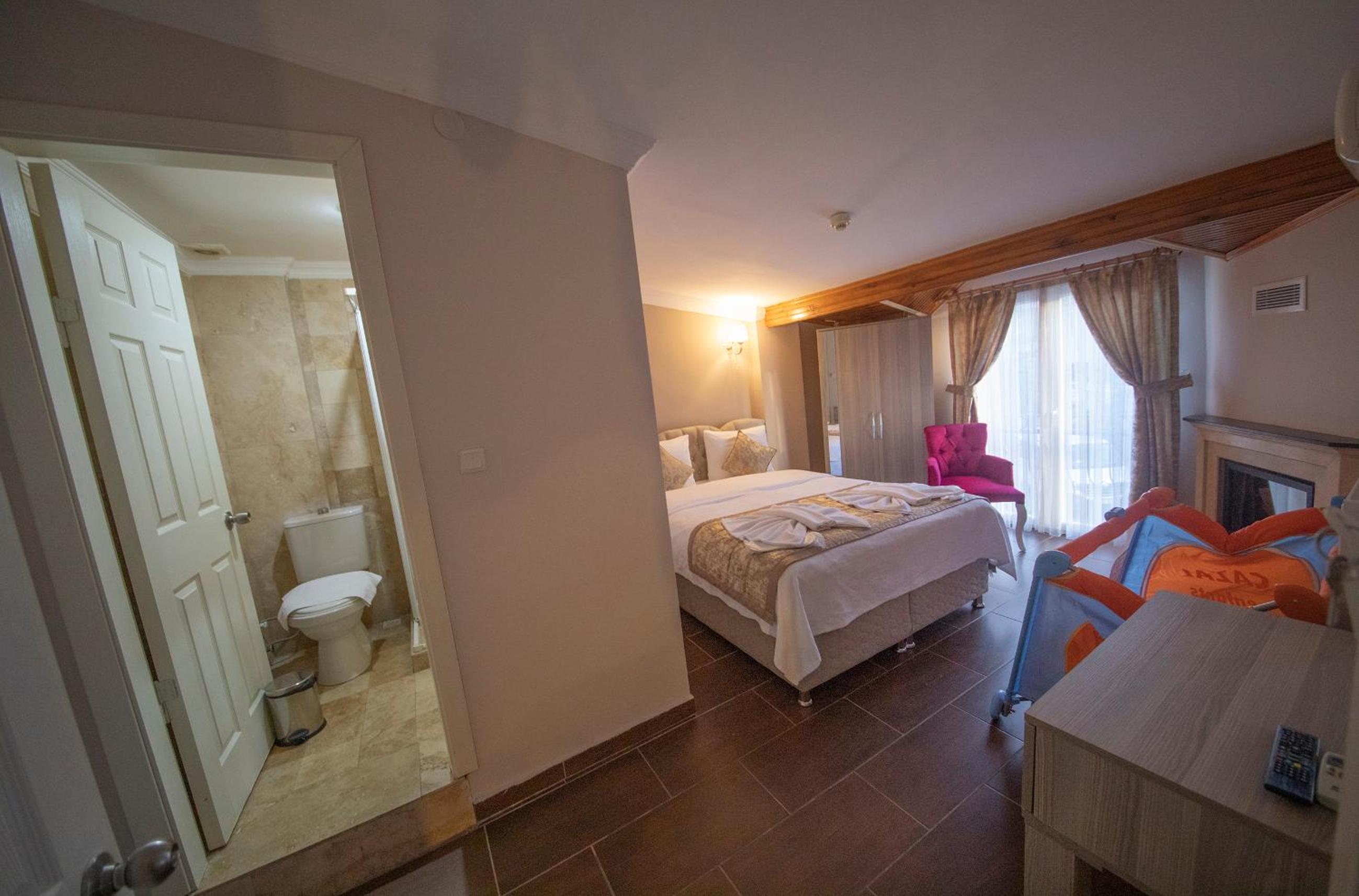 Double Room - Photo 2